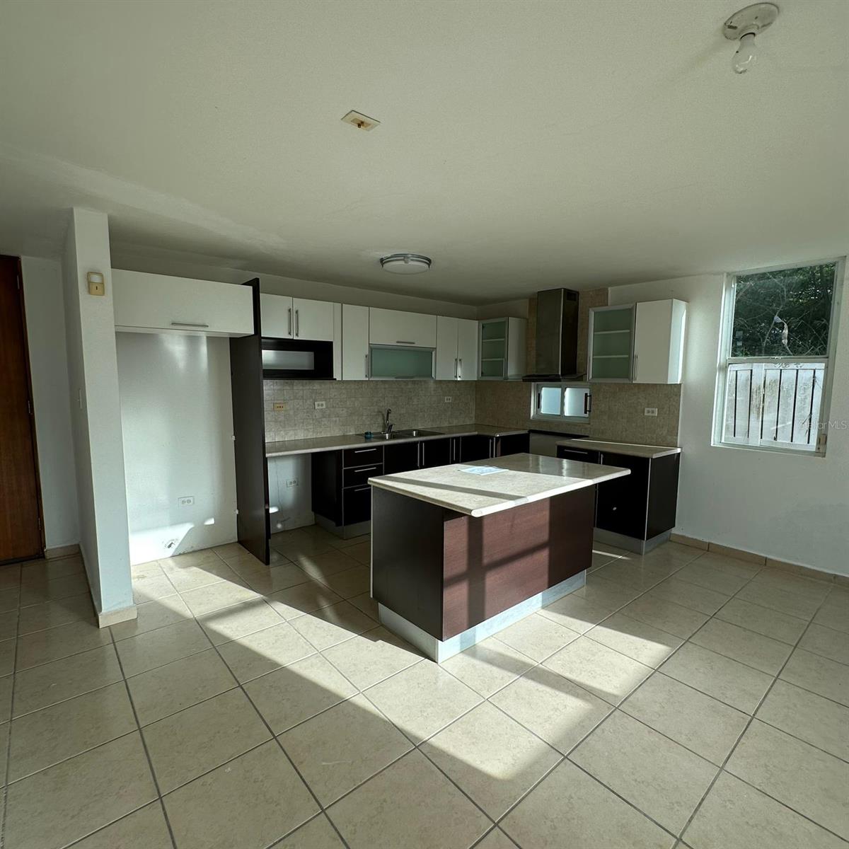 L-193 PASEO DE REYES