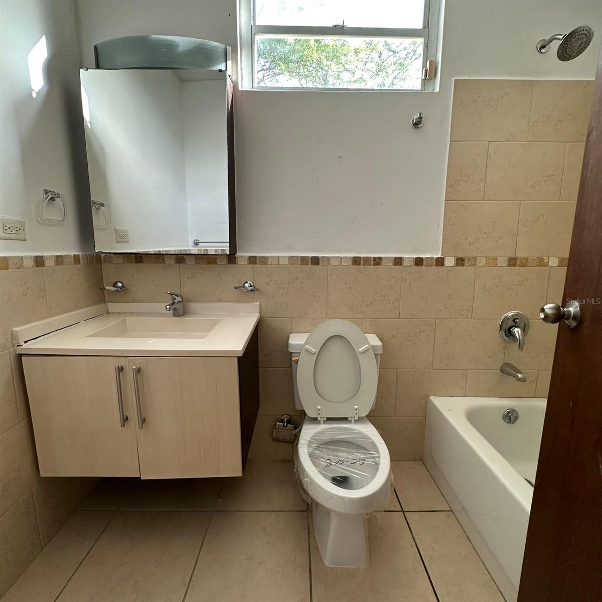 L-193 PASEO DE REYES