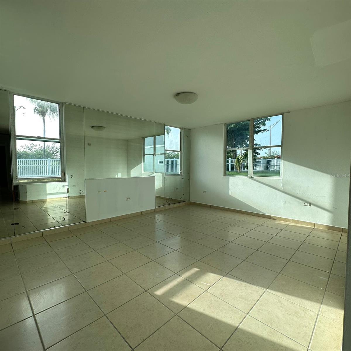 L-193 PASEO DE REYES