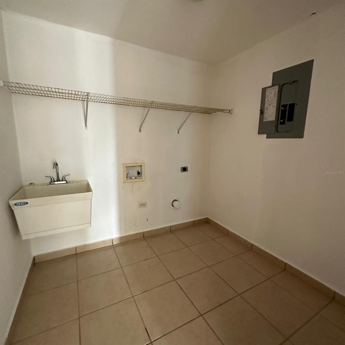 L-193 PASEO DE REYES