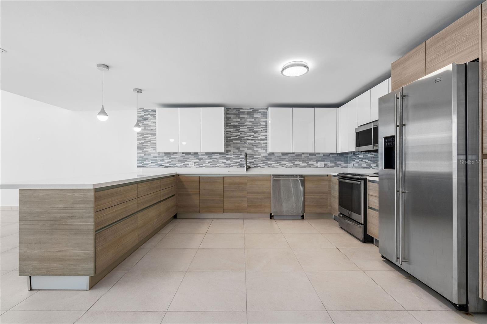 25 AVE. LUIS MUNOZ RIVERA Unit: 404