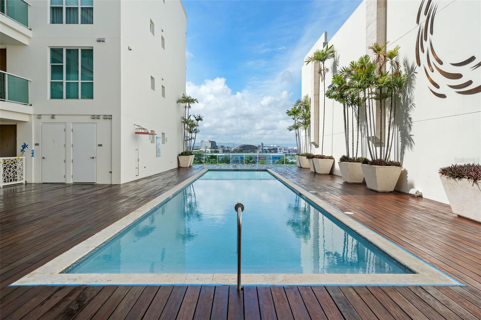 25 AVE. LUIS MUNOZ RIVERA Unit: 404