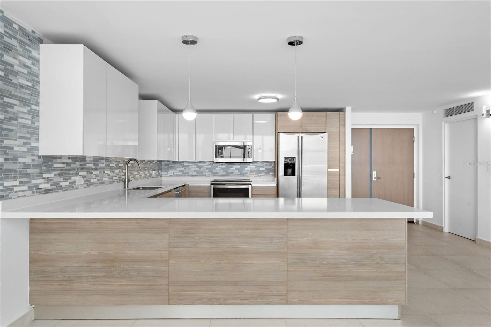 25 AVE. LUIS MUNOZ RIVERA Unit: 404