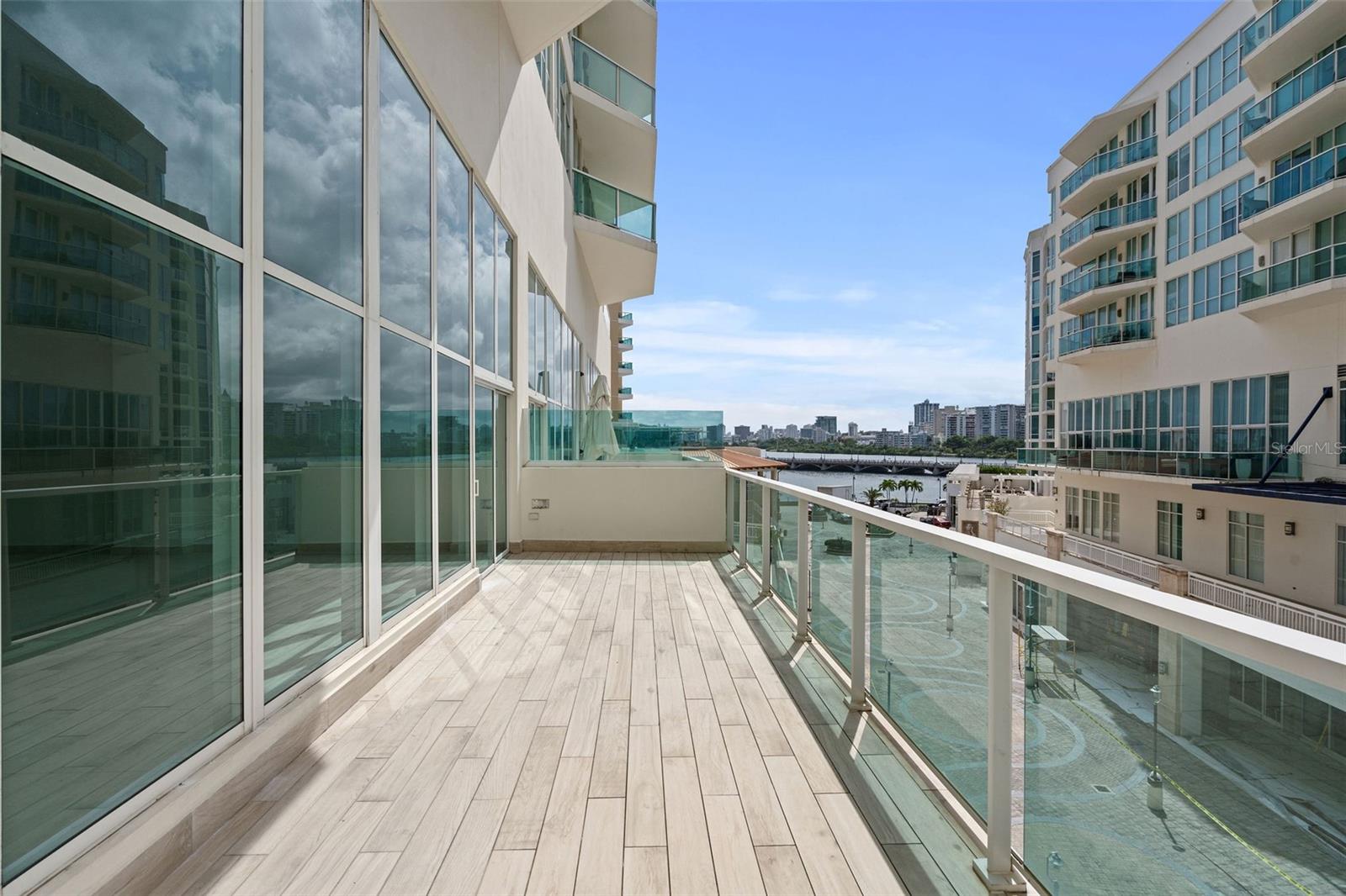 25 AVE. LUIS MUNOZ RIVERA Unit: 404