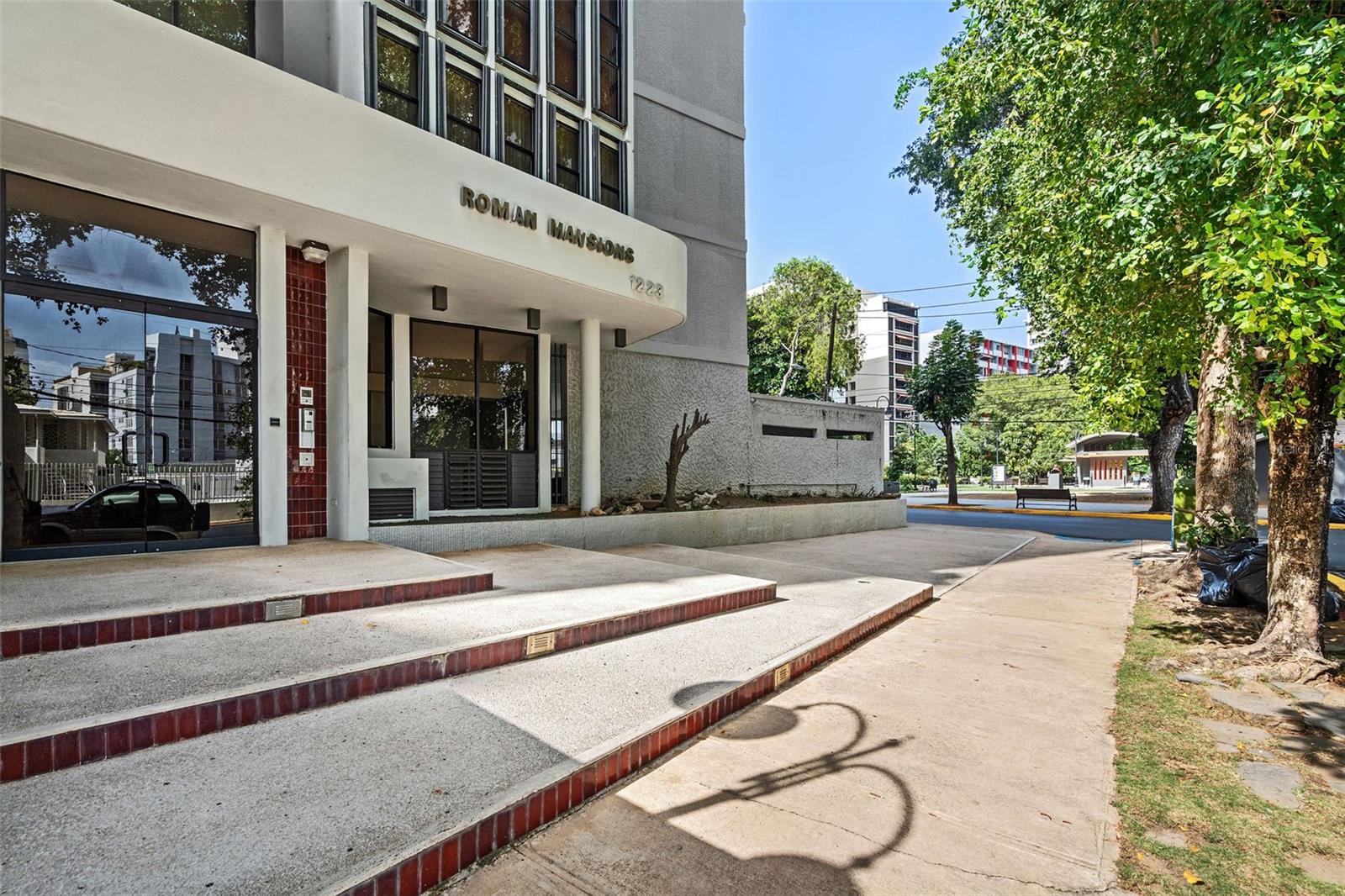 1223 LUCHETTI Unit: 4-N