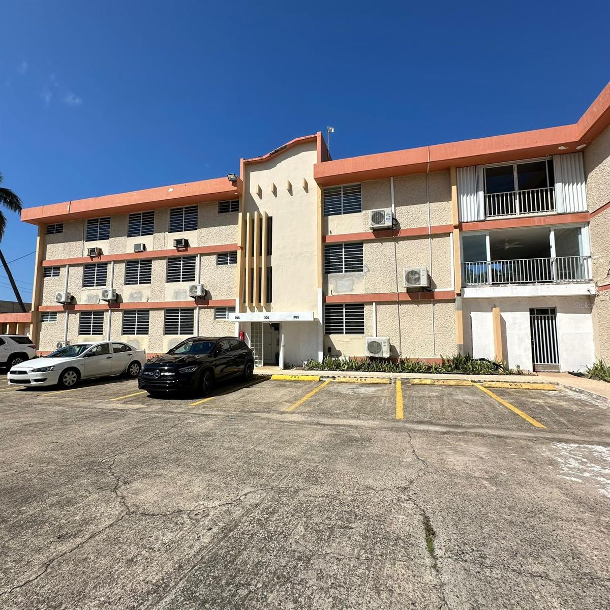 105 COND. COSTA LUQUILLO #105