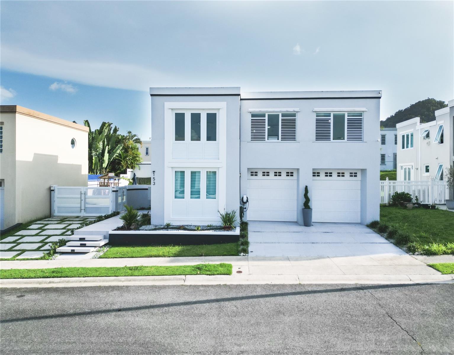 153 LA VIA PRIMAVERAL ST