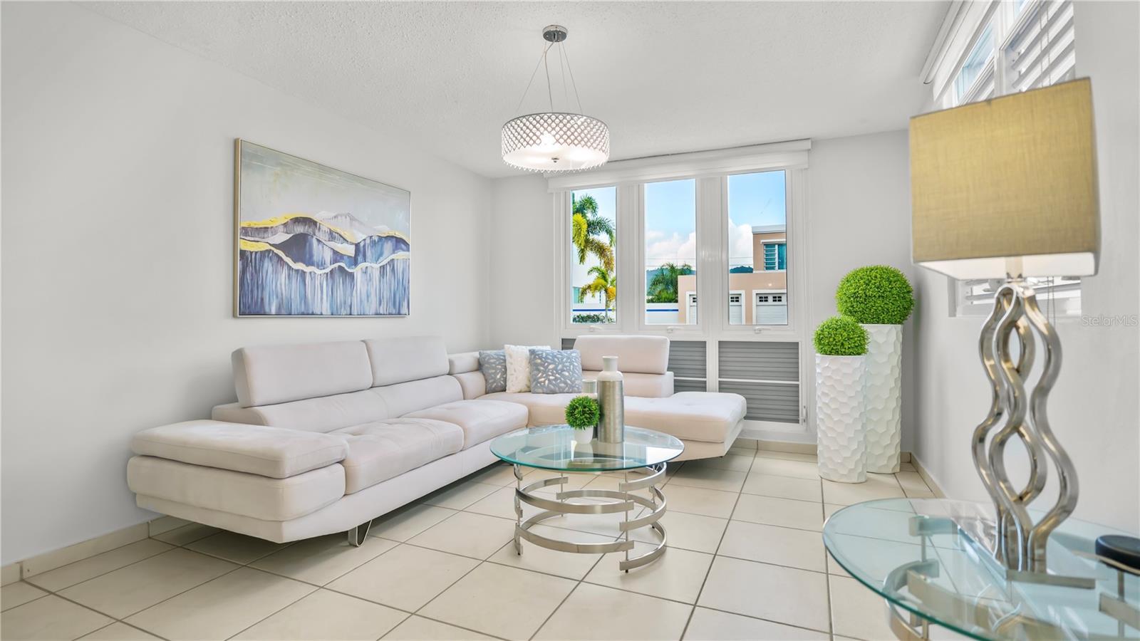 153 LA VIA PRIMAVERAL ST