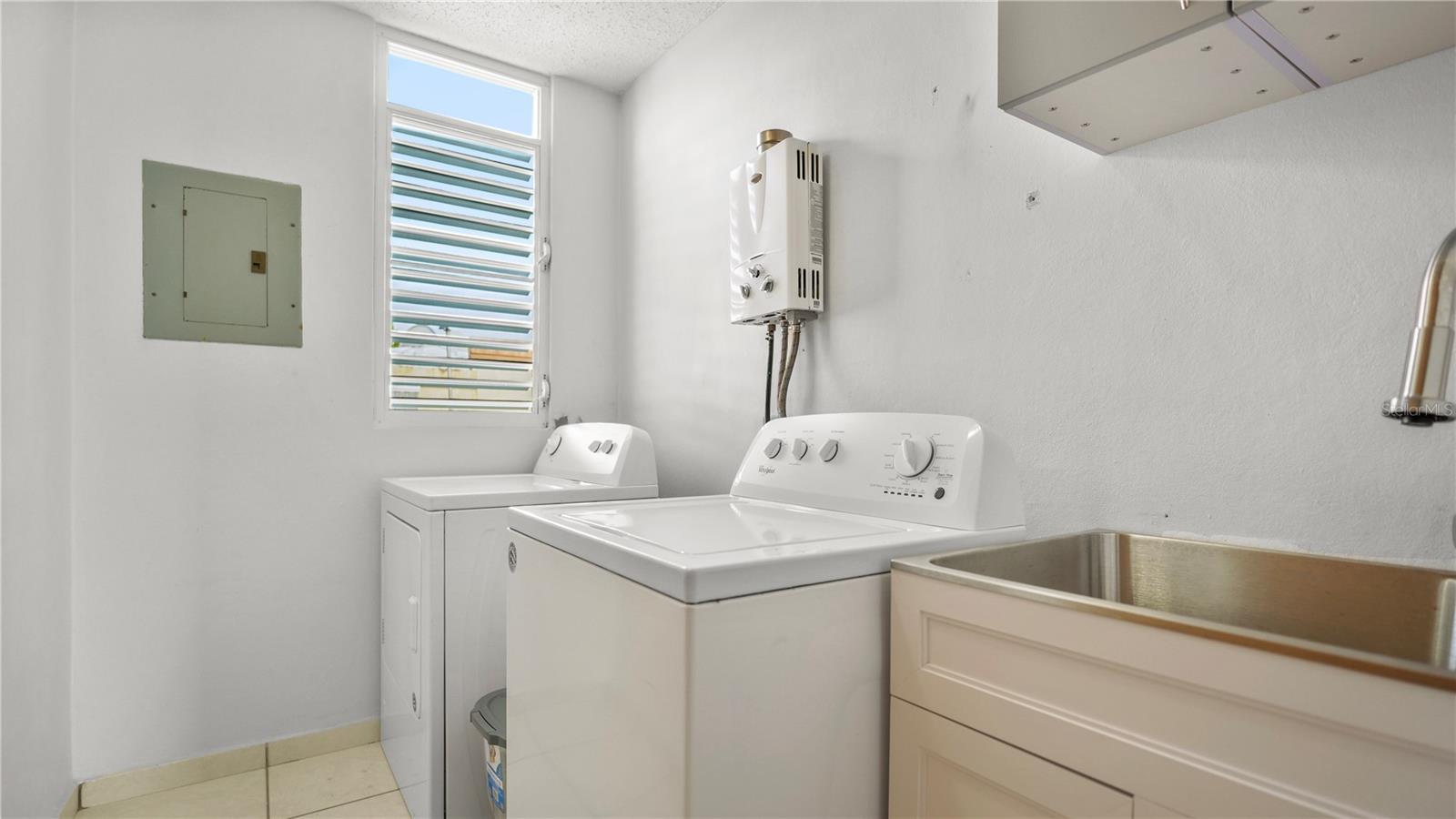 153 LA VIA PRIMAVERAL ST