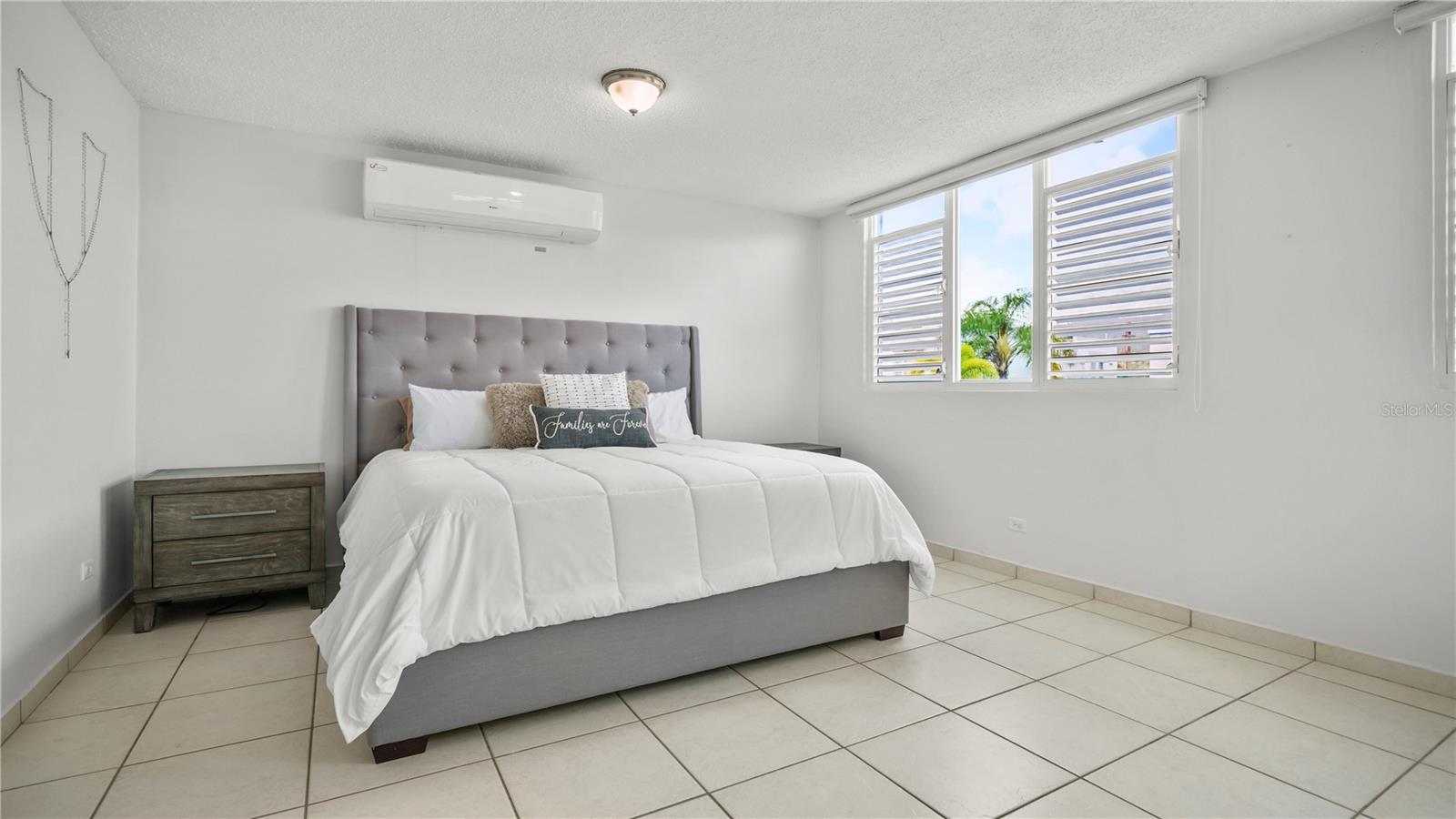 153 LA VIA PRIMAVERAL ST