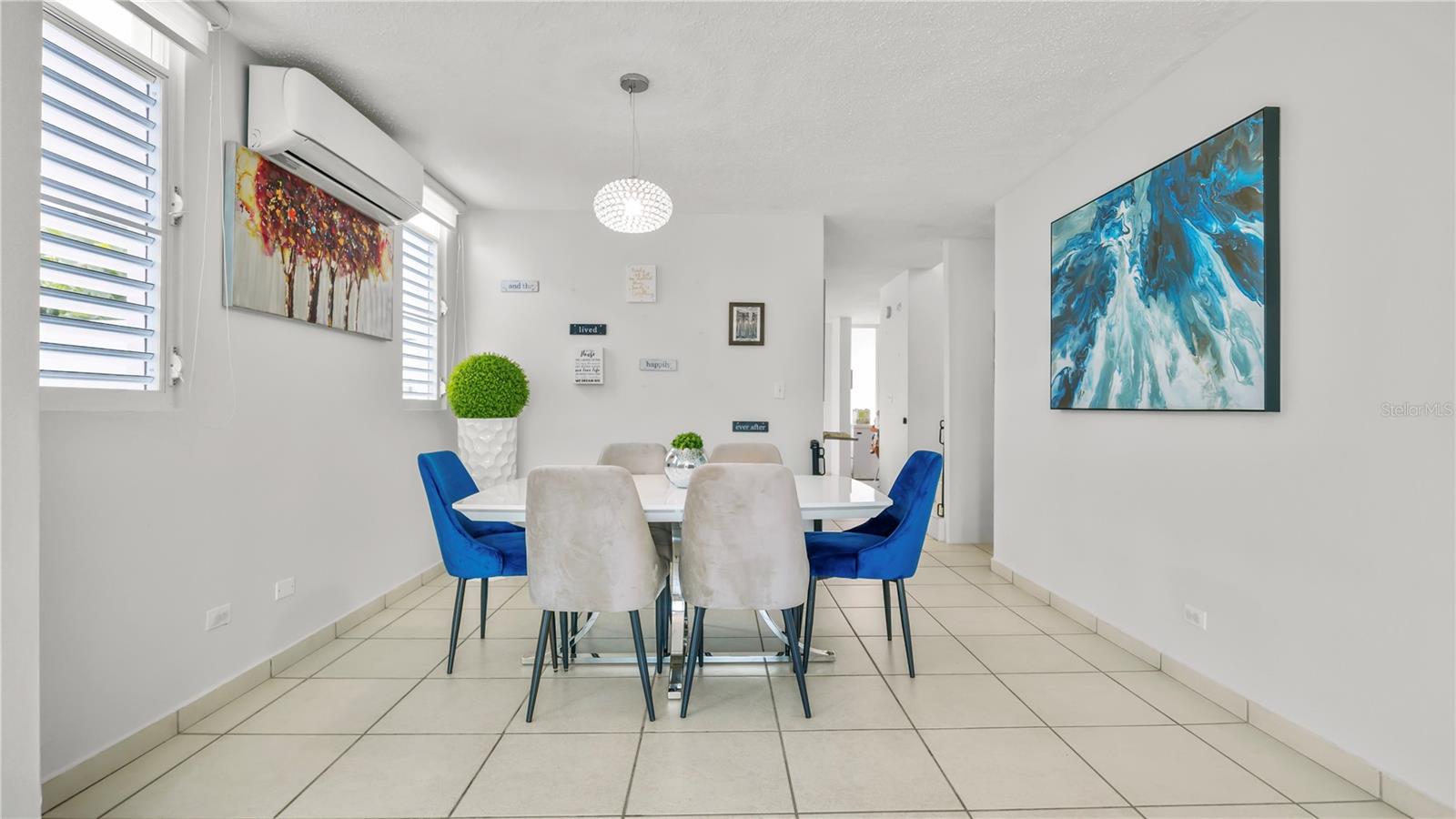 153 LA VIA PRIMAVERAL ST