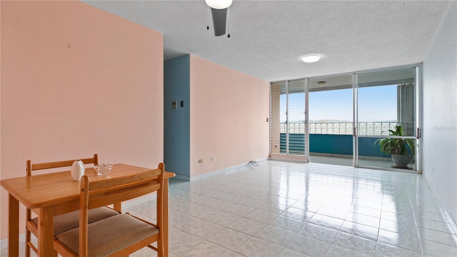 Apt 5H LAGUNA GARDENS IV #5H