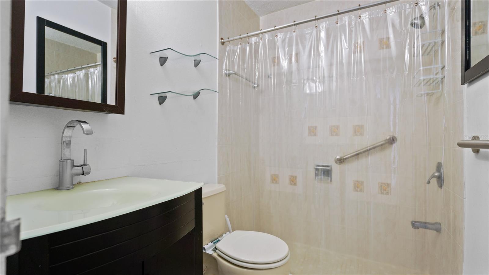 Apt 5H LAGUNA GARDENS IV #5H