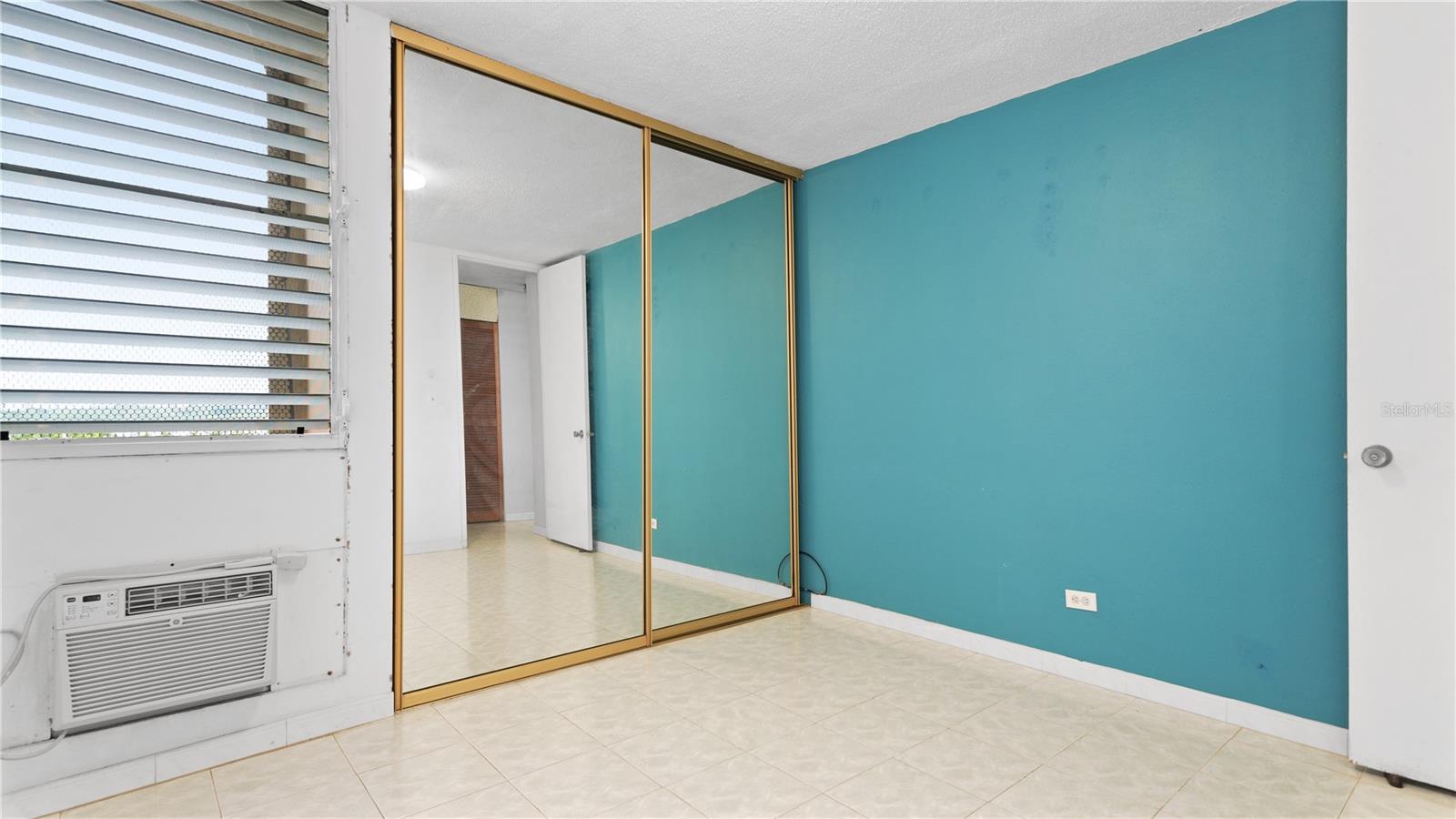 Apt 5H LAGUNA GARDENS IV #5H