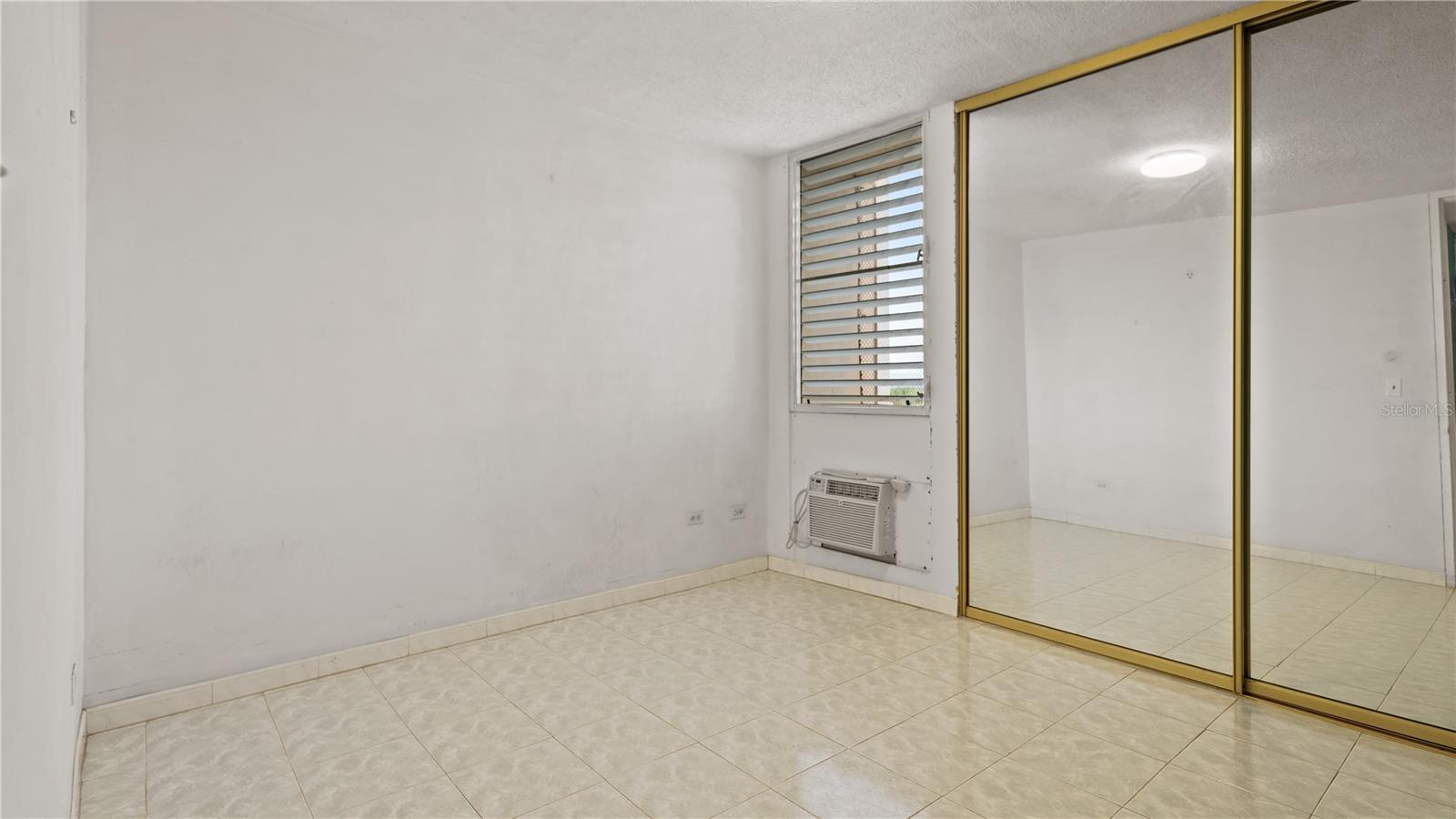 Apt 5H LAGUNA GARDENS IV #5H