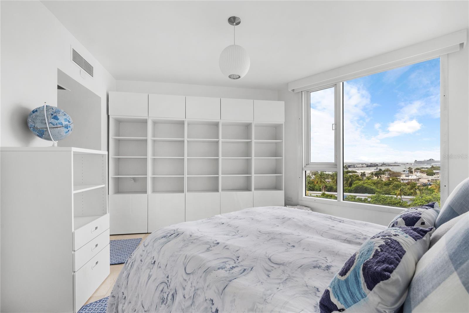 6 AVE. LUIS MUÑOZ MARIN #702