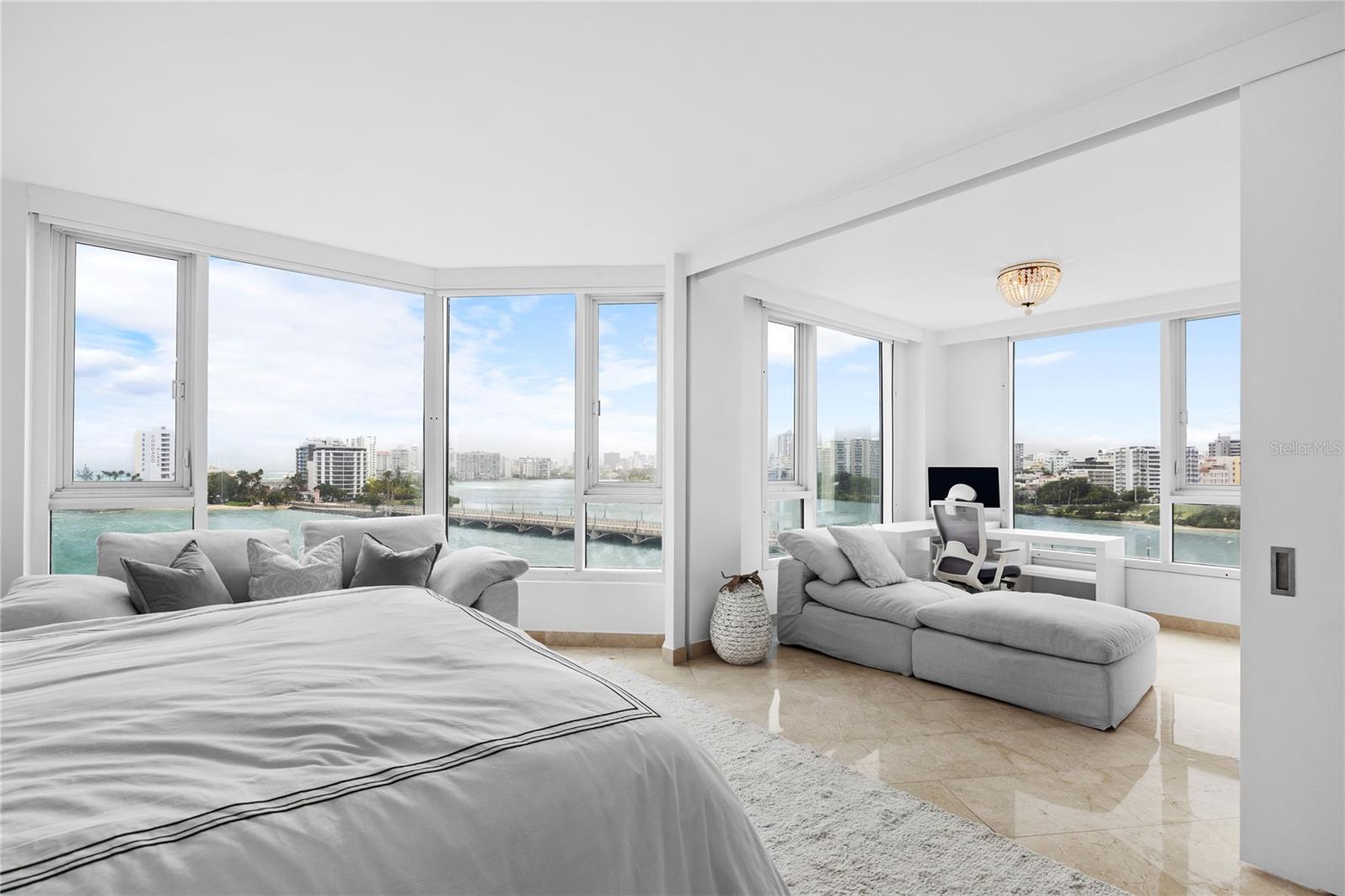 6 AVE. LUIS MUÑOZ MARIN #702