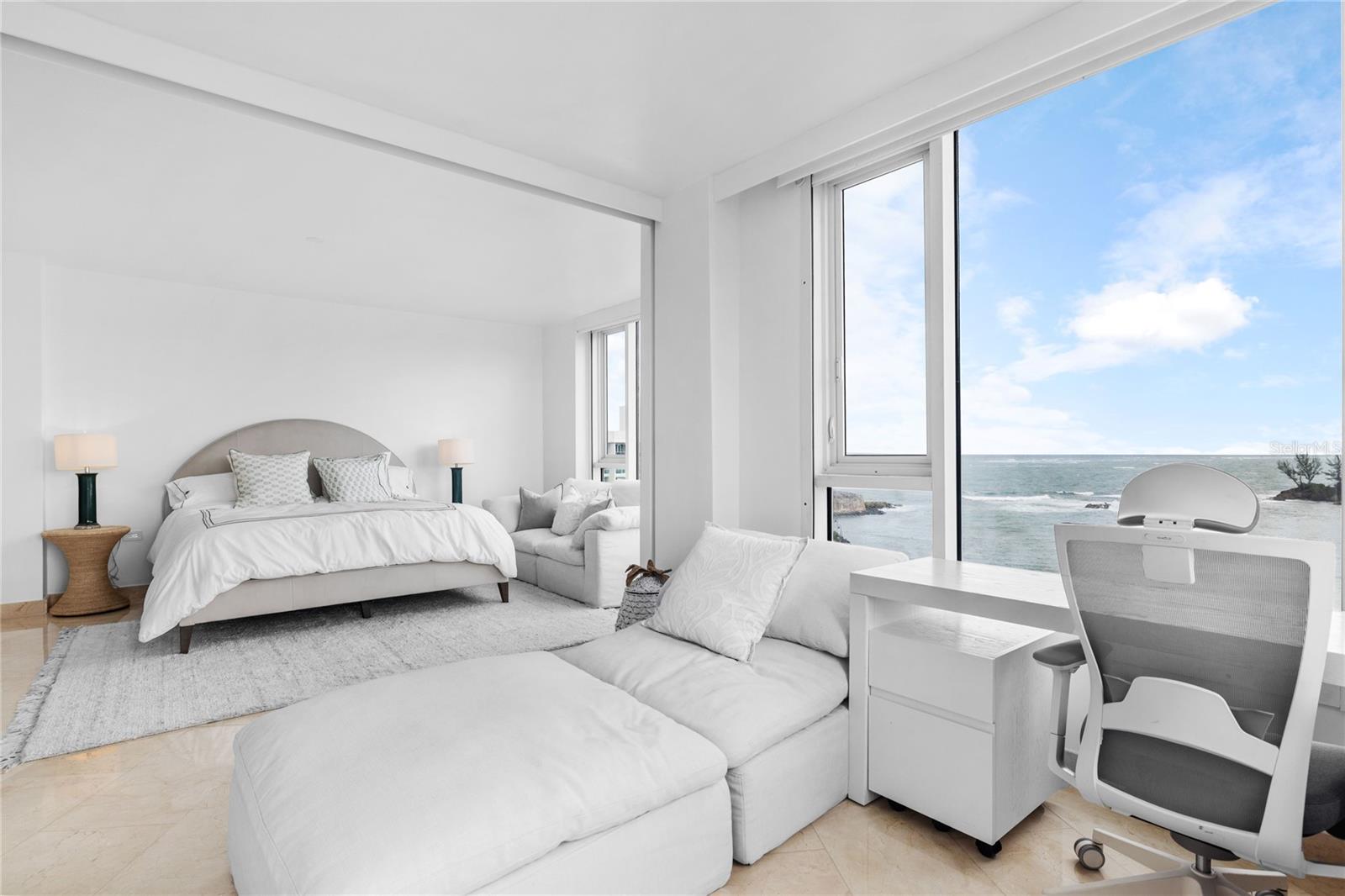 6 AVE. LUIS MUÑOZ MARIN #702