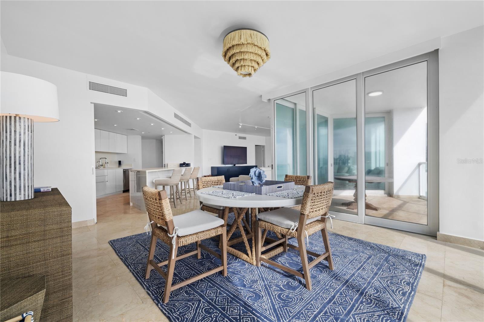 6 AVE. LUIS MUÑOZ MARIN #702