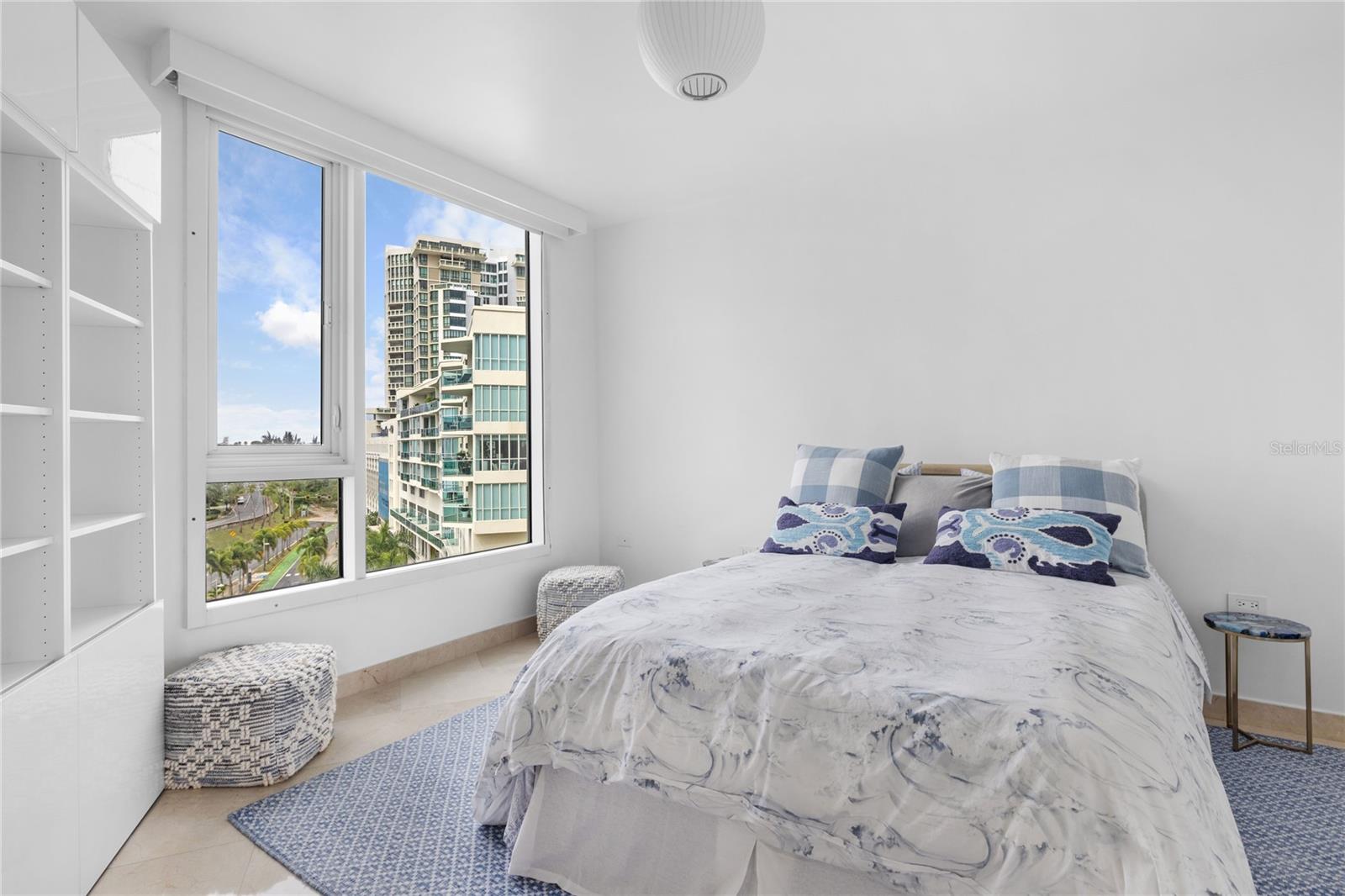 6 AVE. LUIS MUÑOZ MARIN #702