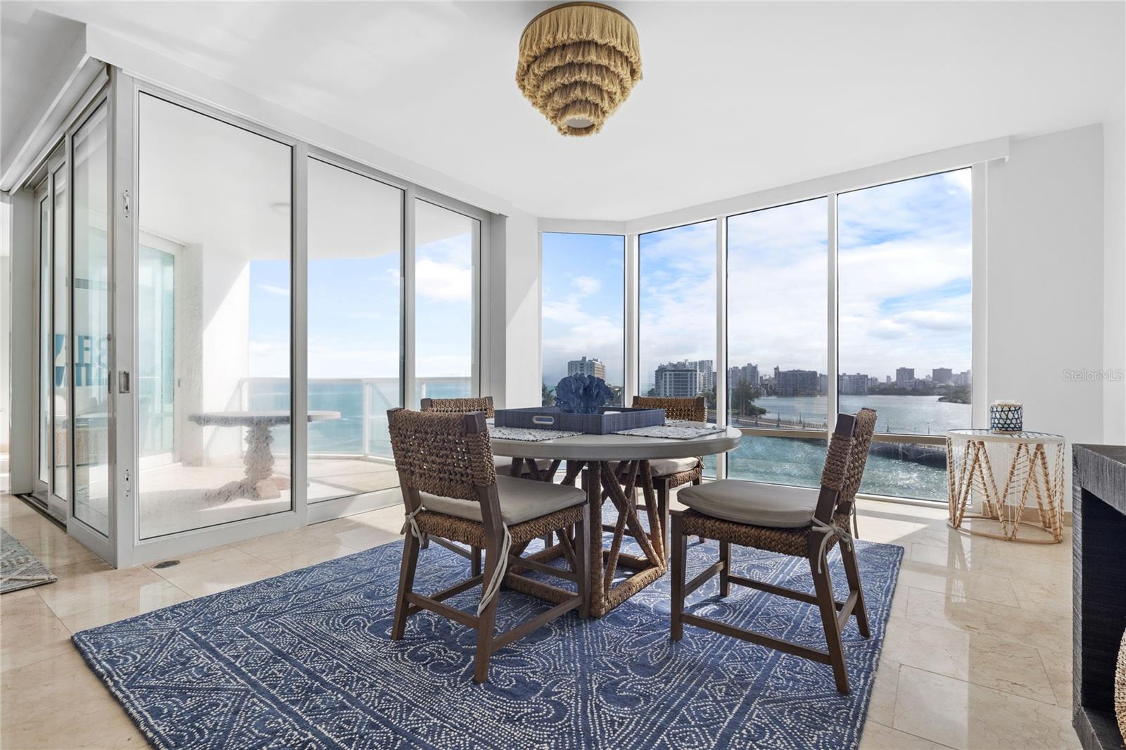 6 AVE. LUIS MUÑOZ MARIN #702