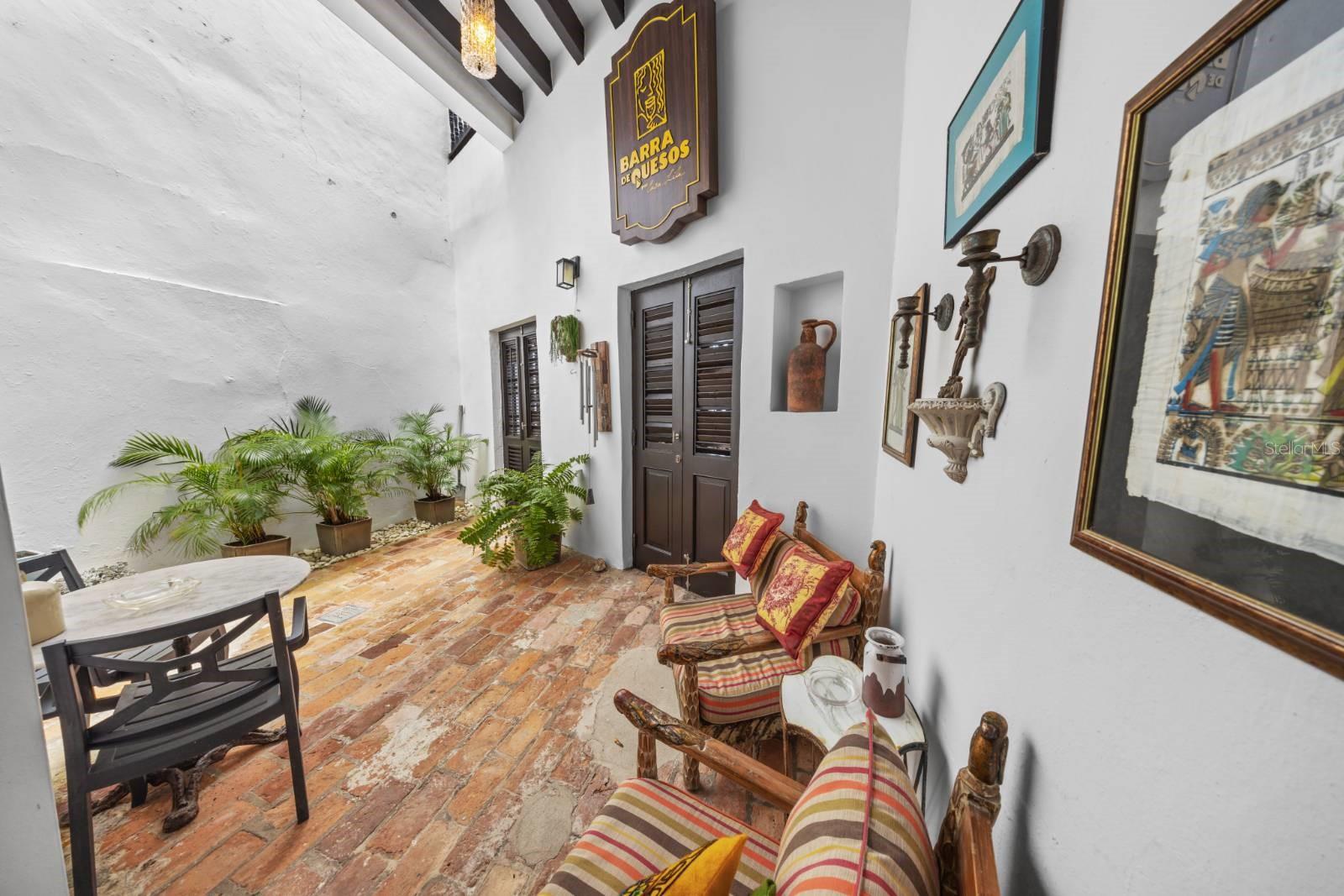 422 Norzagaray St CALLE NORZAGARAY