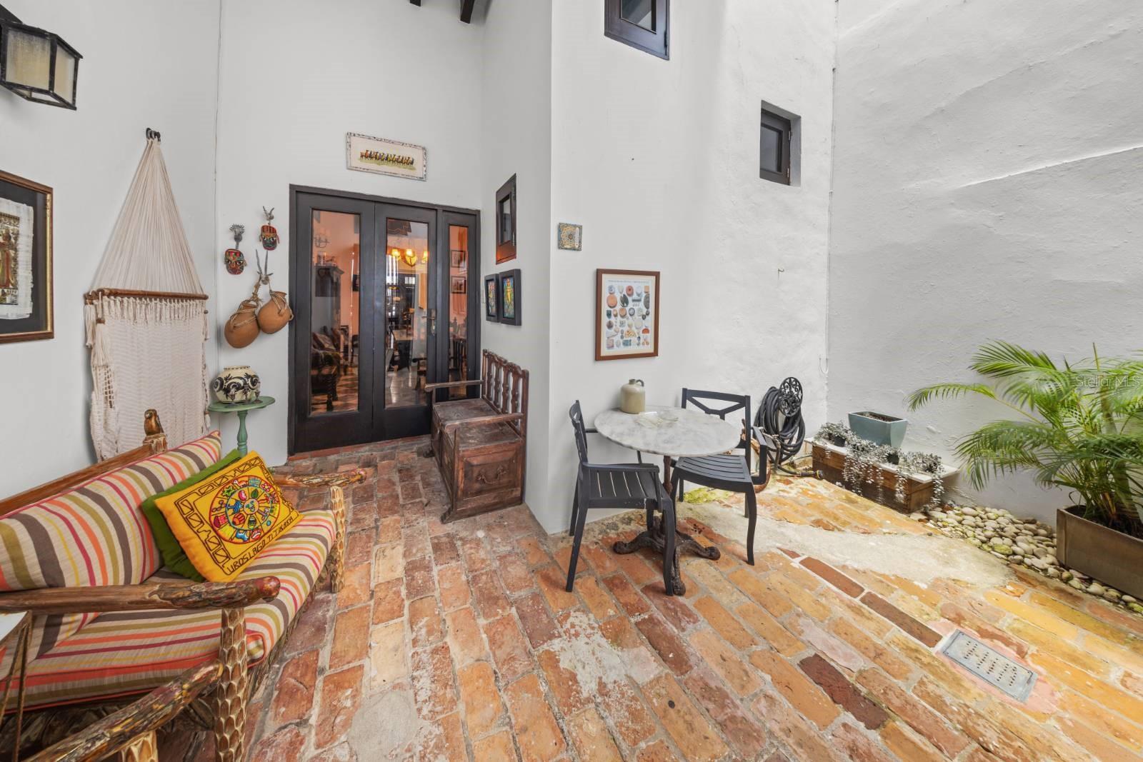 422 Norzagaray St CALLE NORZAGARAY