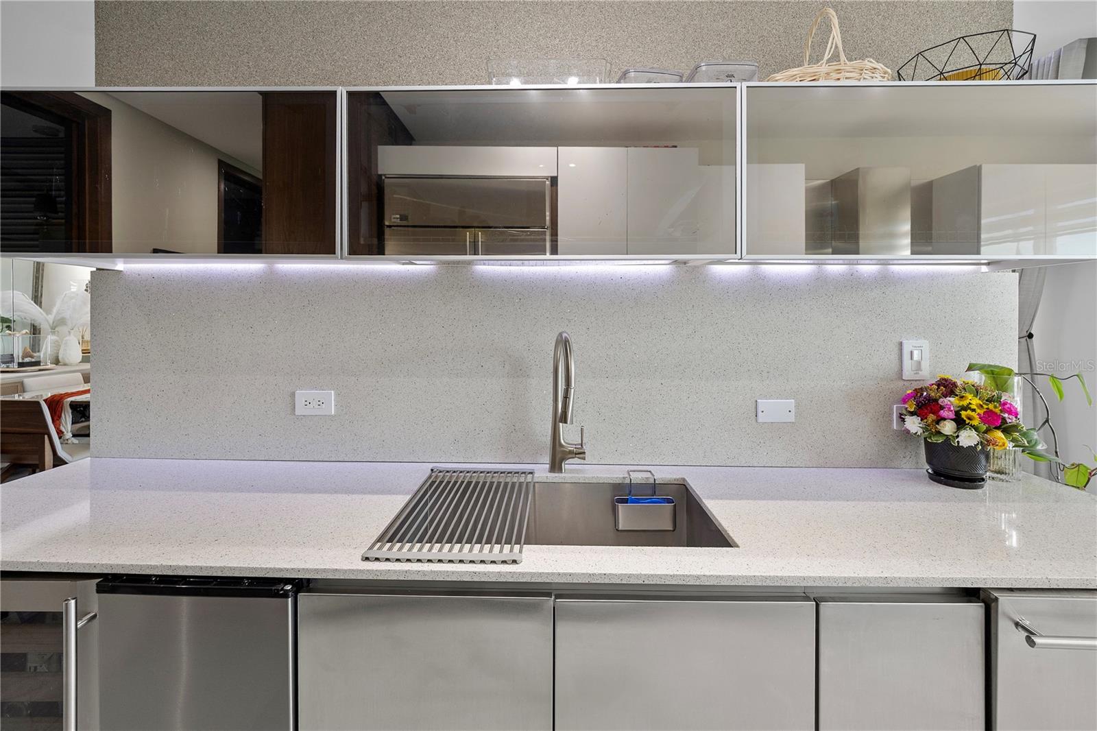 100 CALLE DEL MUELLE #1205