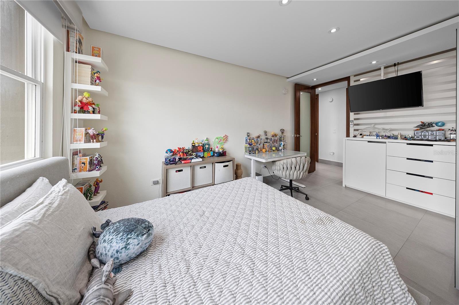 100 CALLE DEL MUELLE #1205