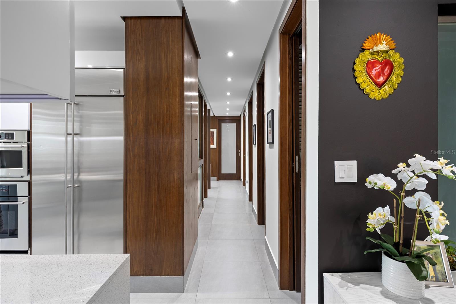 100 CALLE DEL MUELLE #1205