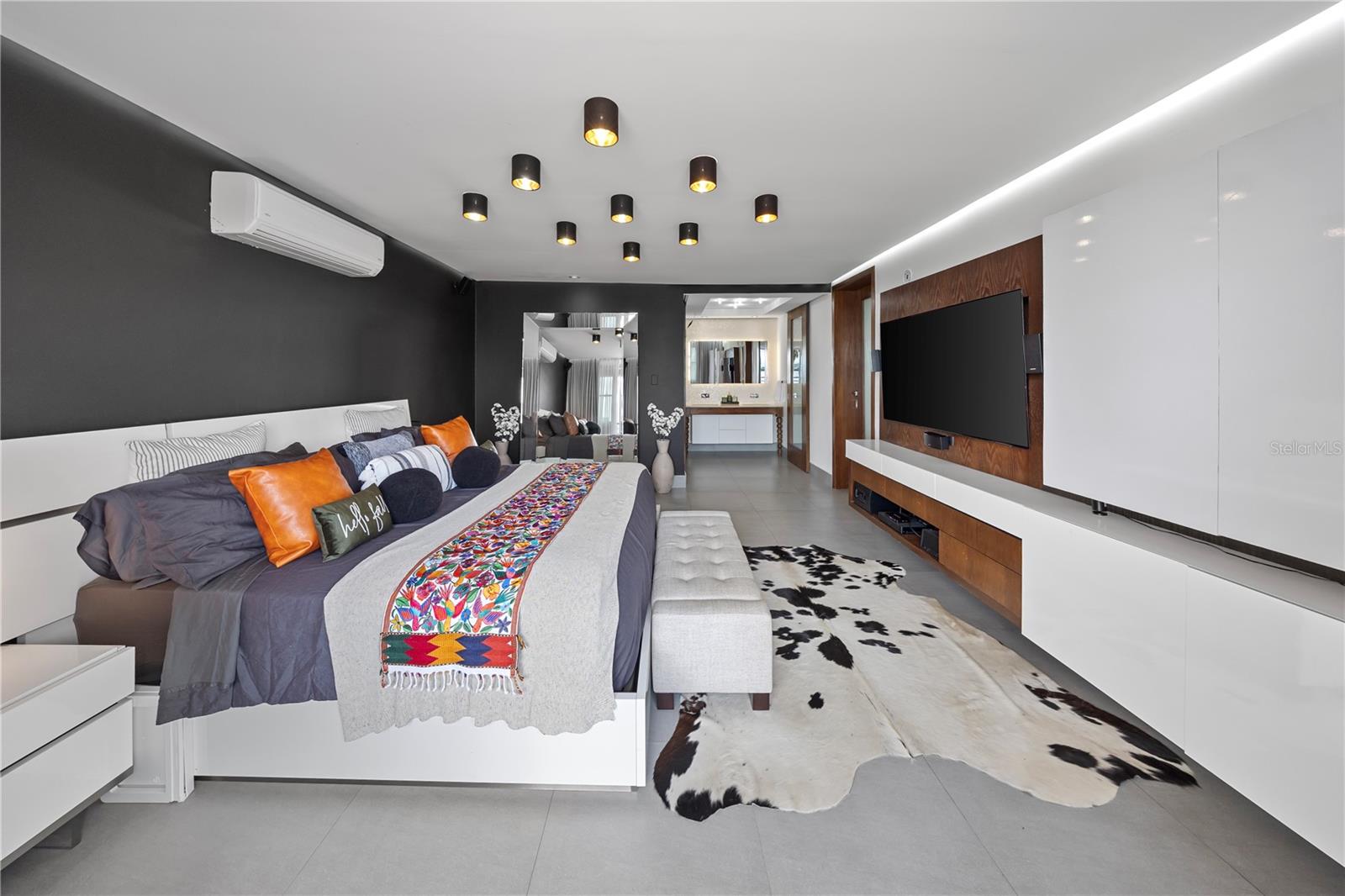 100 CALLE DEL MUELLE #1205