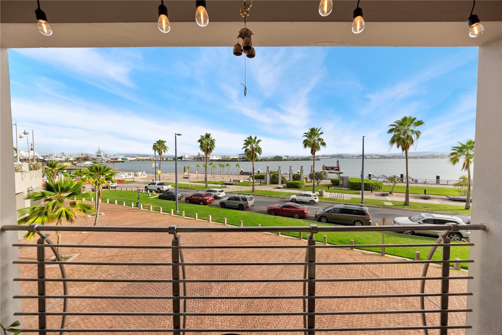 100 CALLE DEL MUELLE #1205