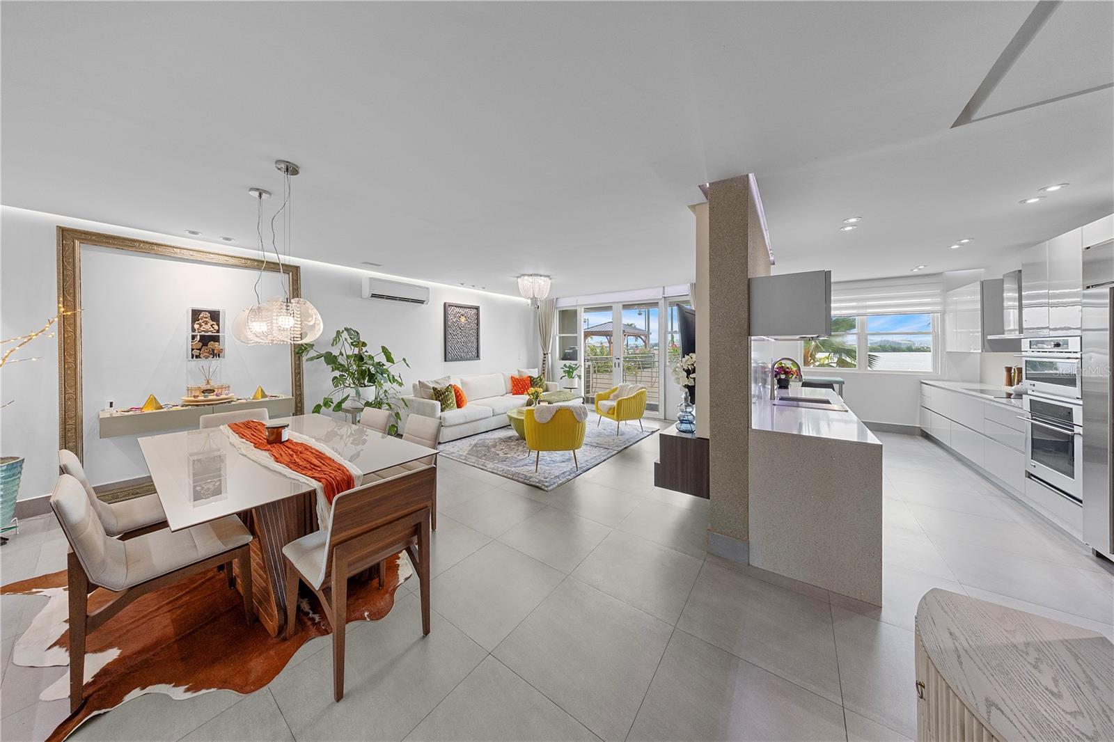 100 CALLE DEL MUELLE #1205