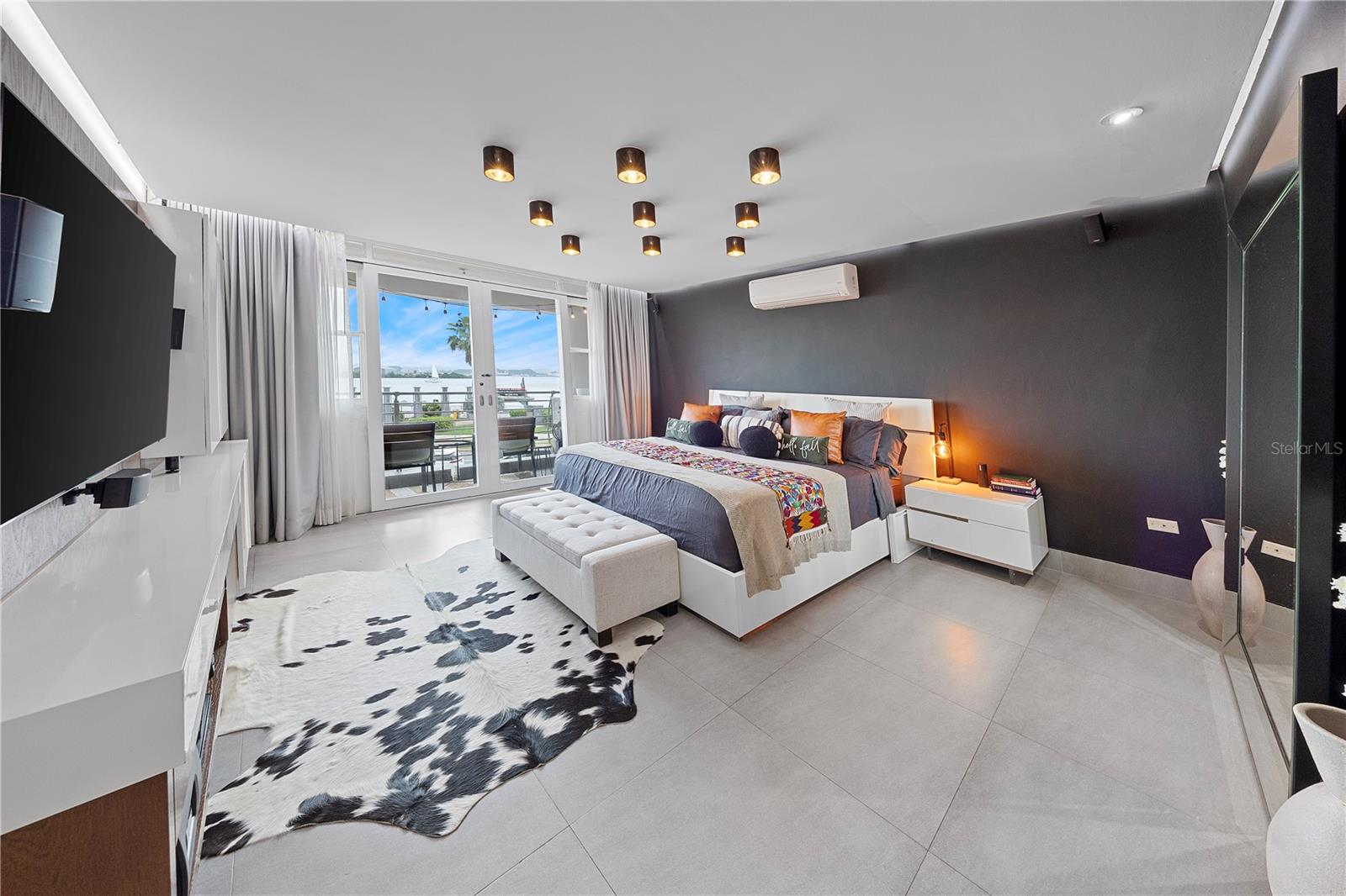 100 CALLE DEL MUELLE #1205