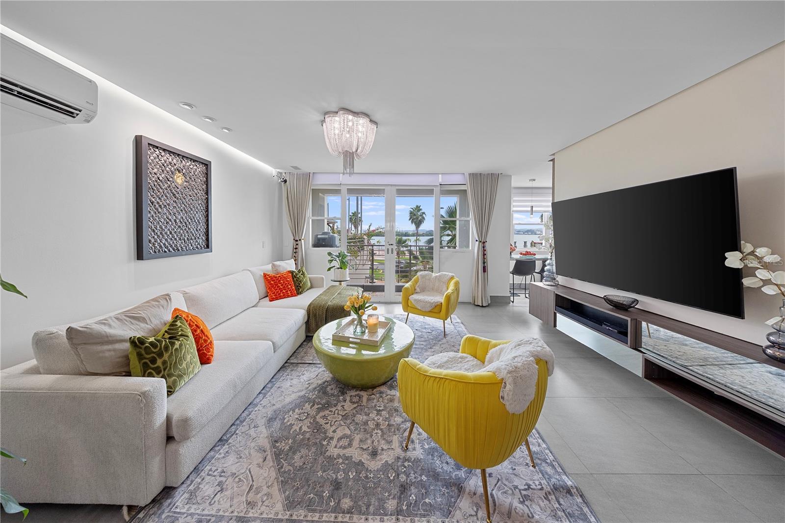 100 CALLE DEL MUELLE #1205