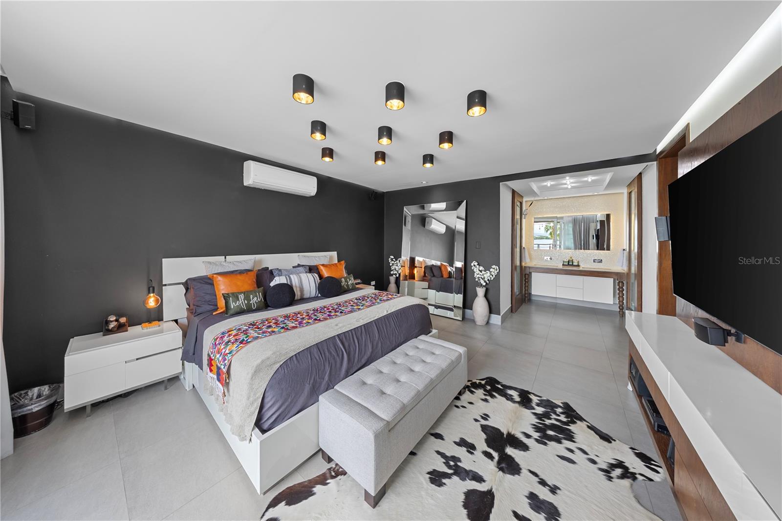 100 CALLE DEL MUELLE #1205