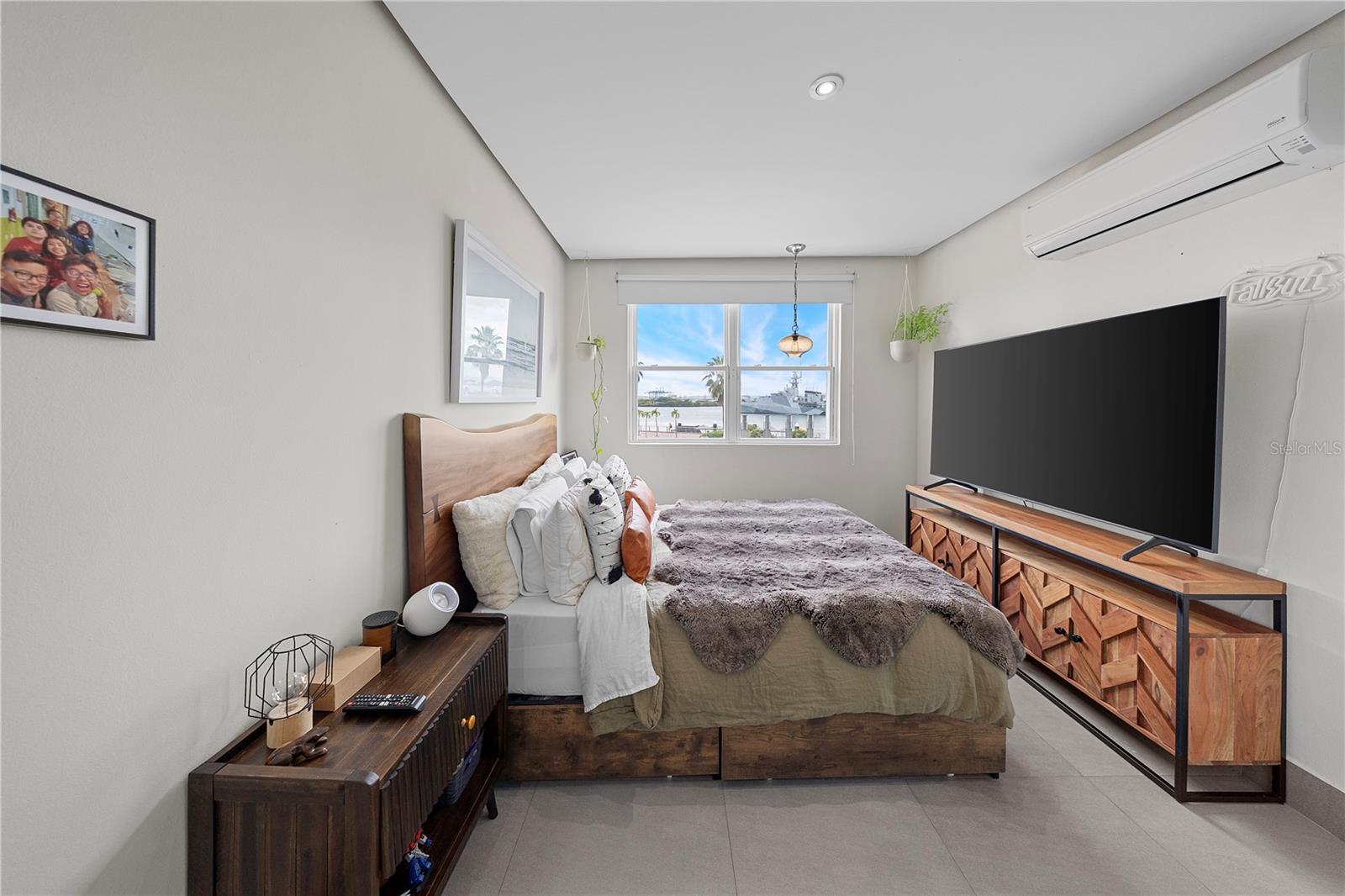 100 CALLE DEL MUELLE #1205