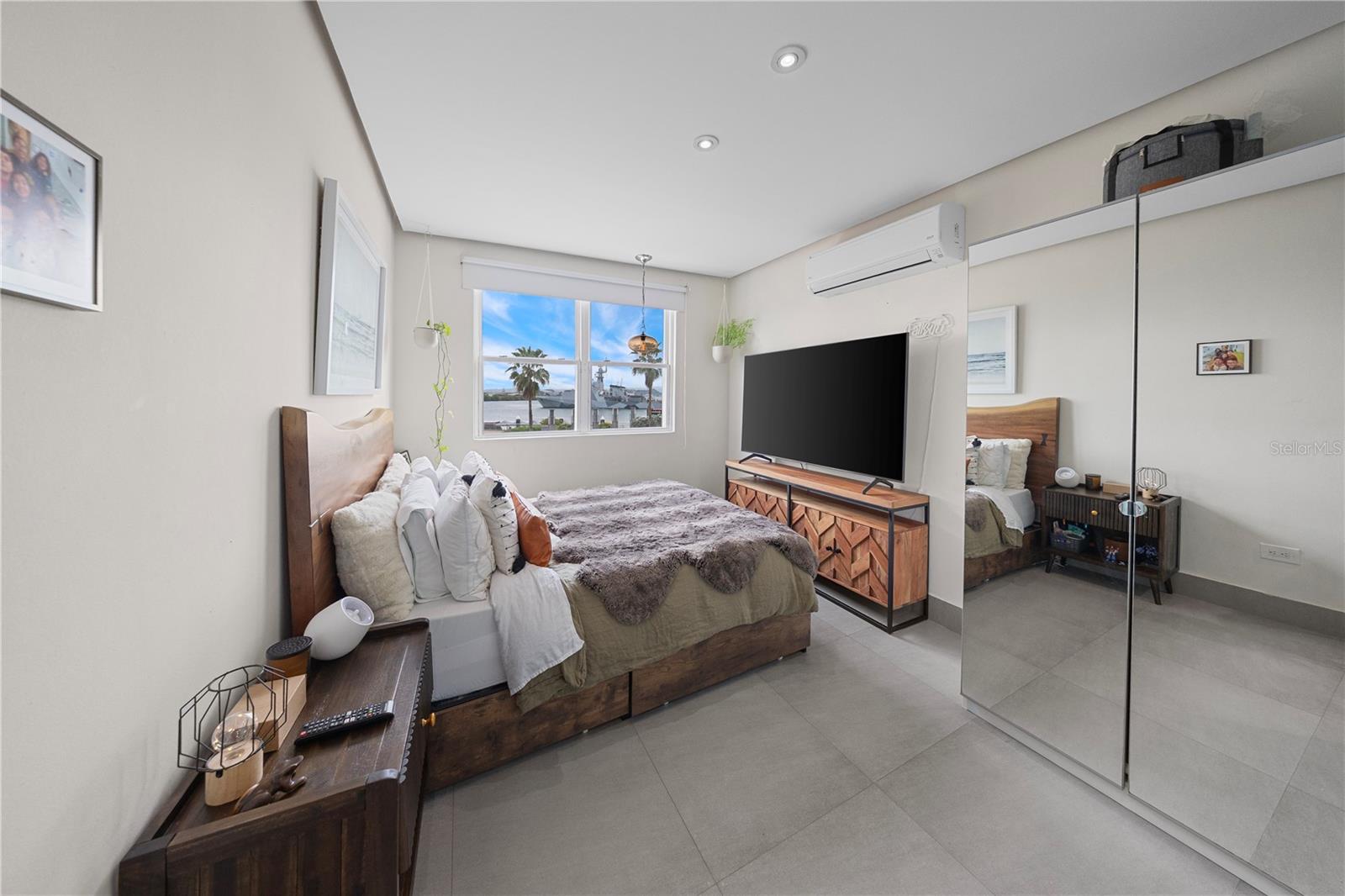 100 CALLE DEL MUELLE #1205