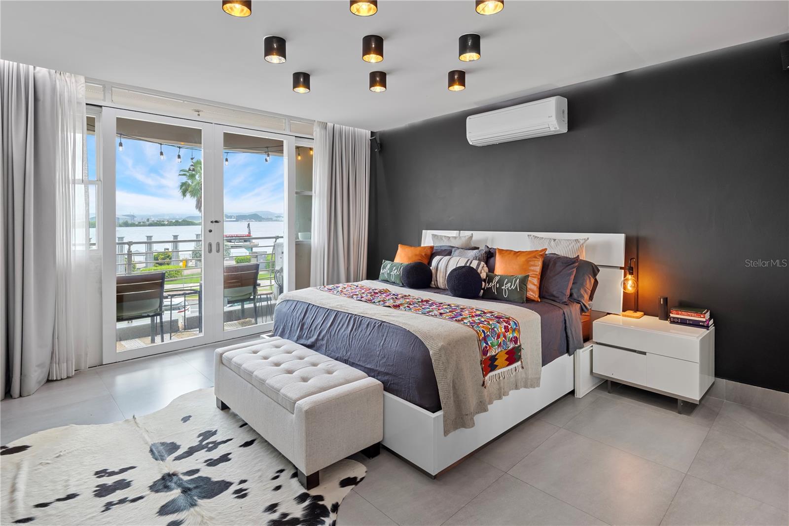 100 CALLE DEL MUELLE #1205