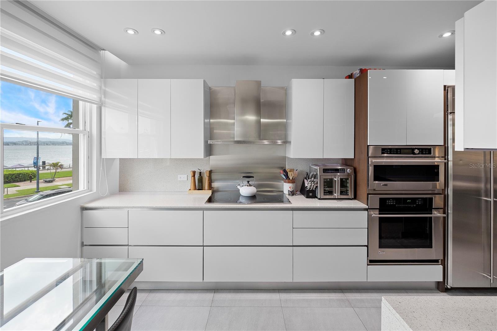 100 CALLE DEL MUELLE #1205