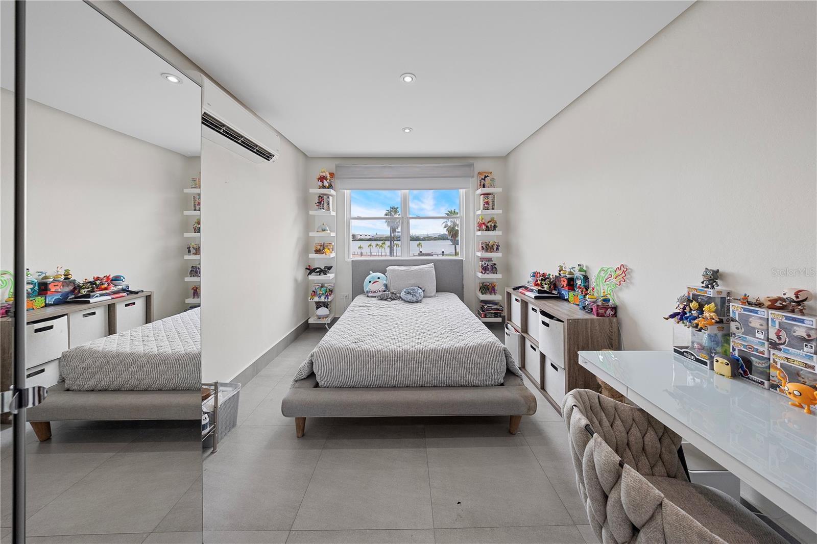 100 CALLE DEL MUELLE #1205