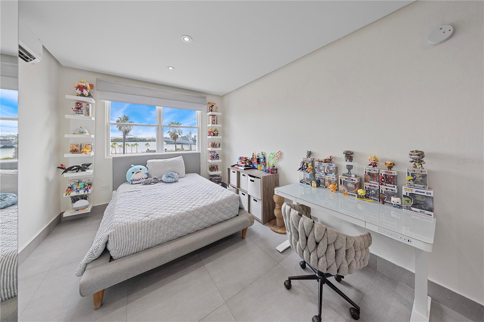 100 CALLE DEL MUELLE #1205