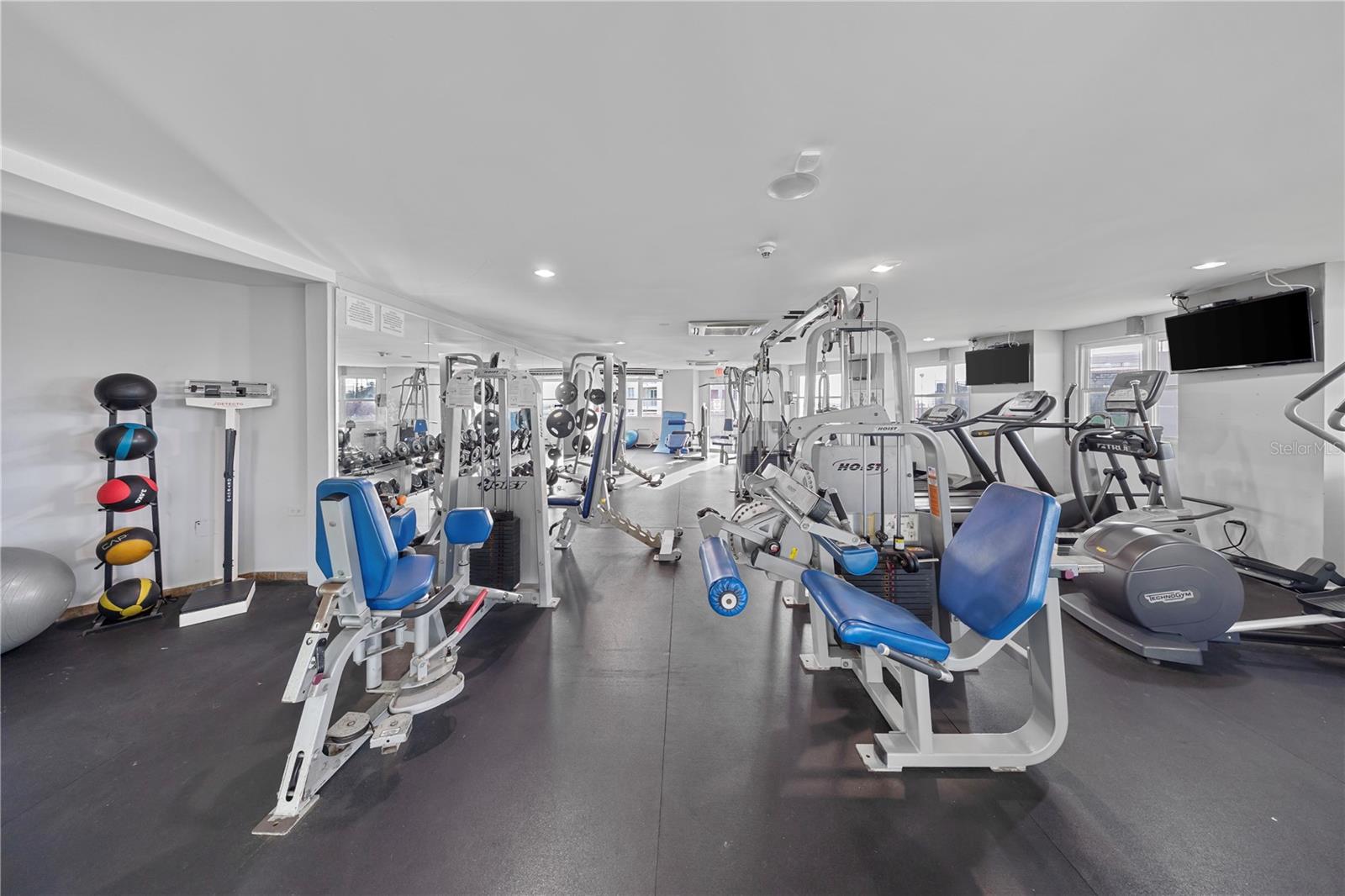 100 CALLE DEL MUELLE #1205