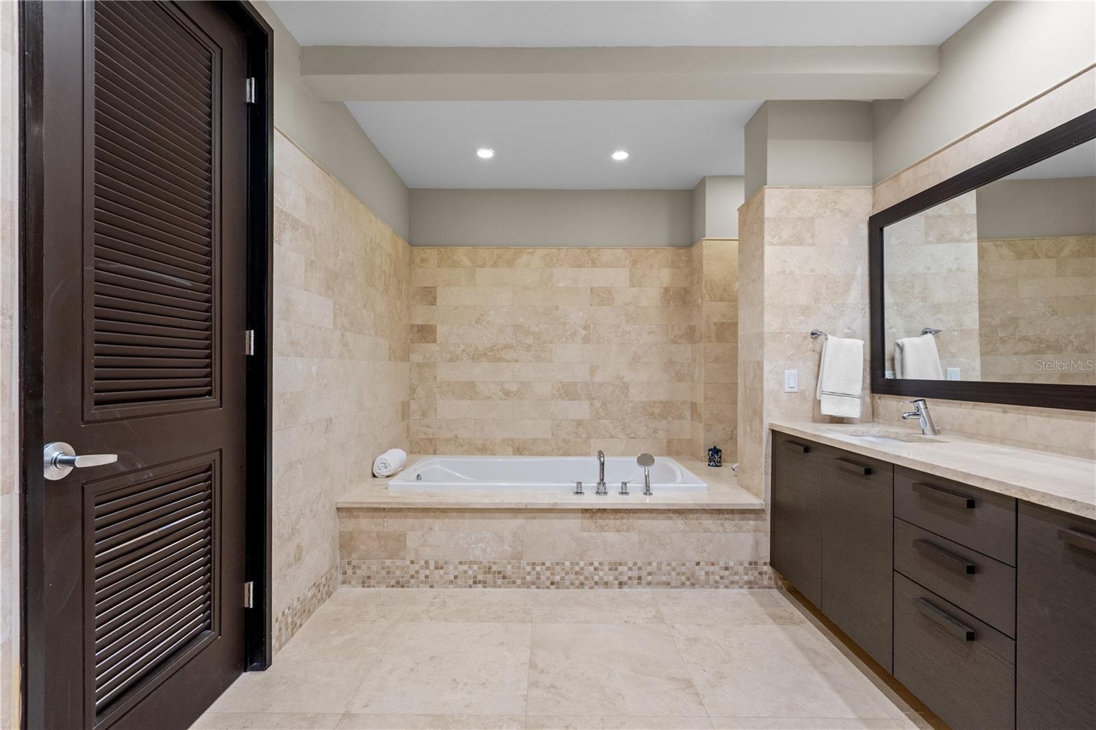 7000 Bahia Beach Blv LAS VENTANAS I #324