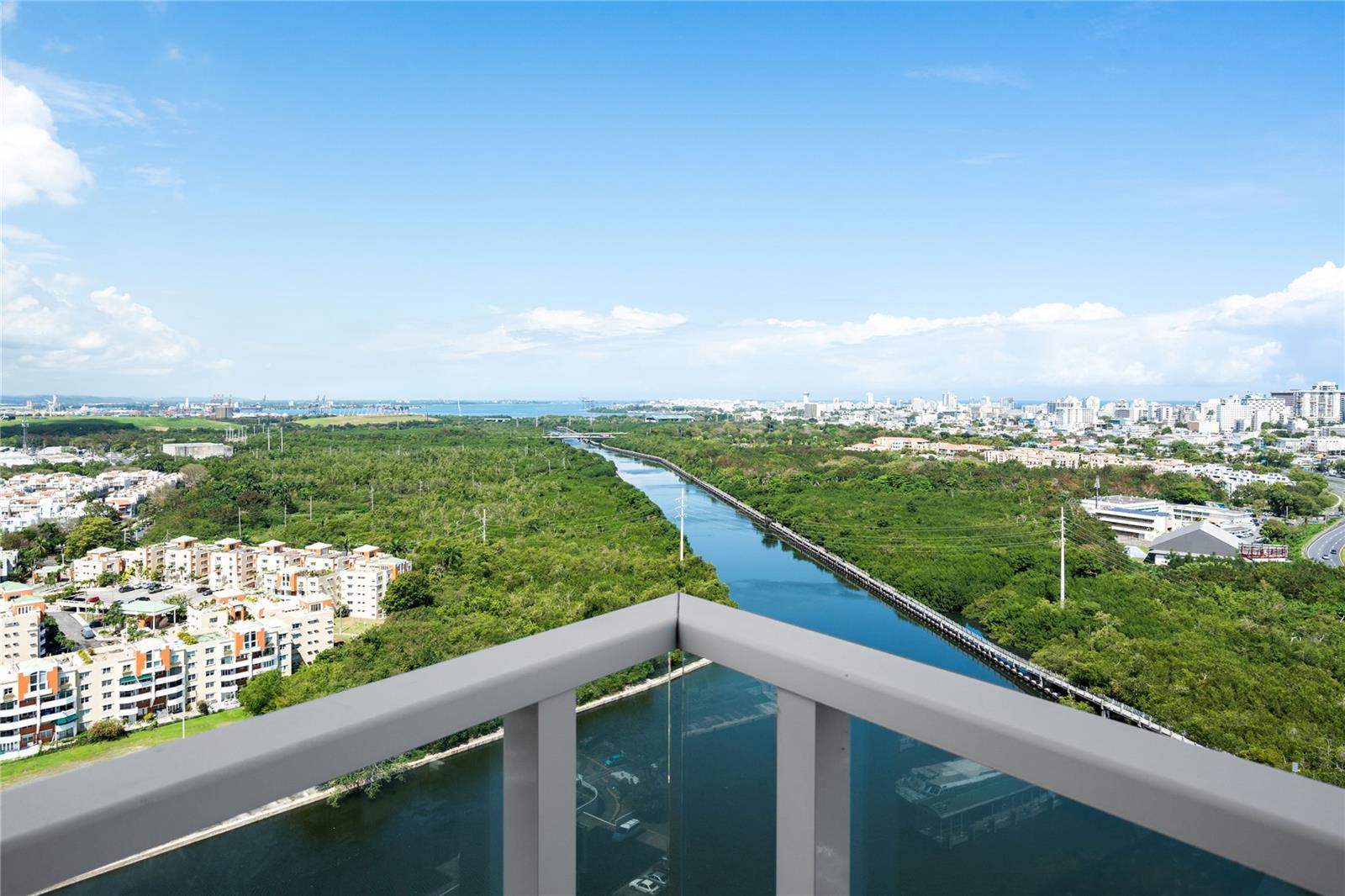 48 Muñoz Rivera COND AQUABLUE #2704