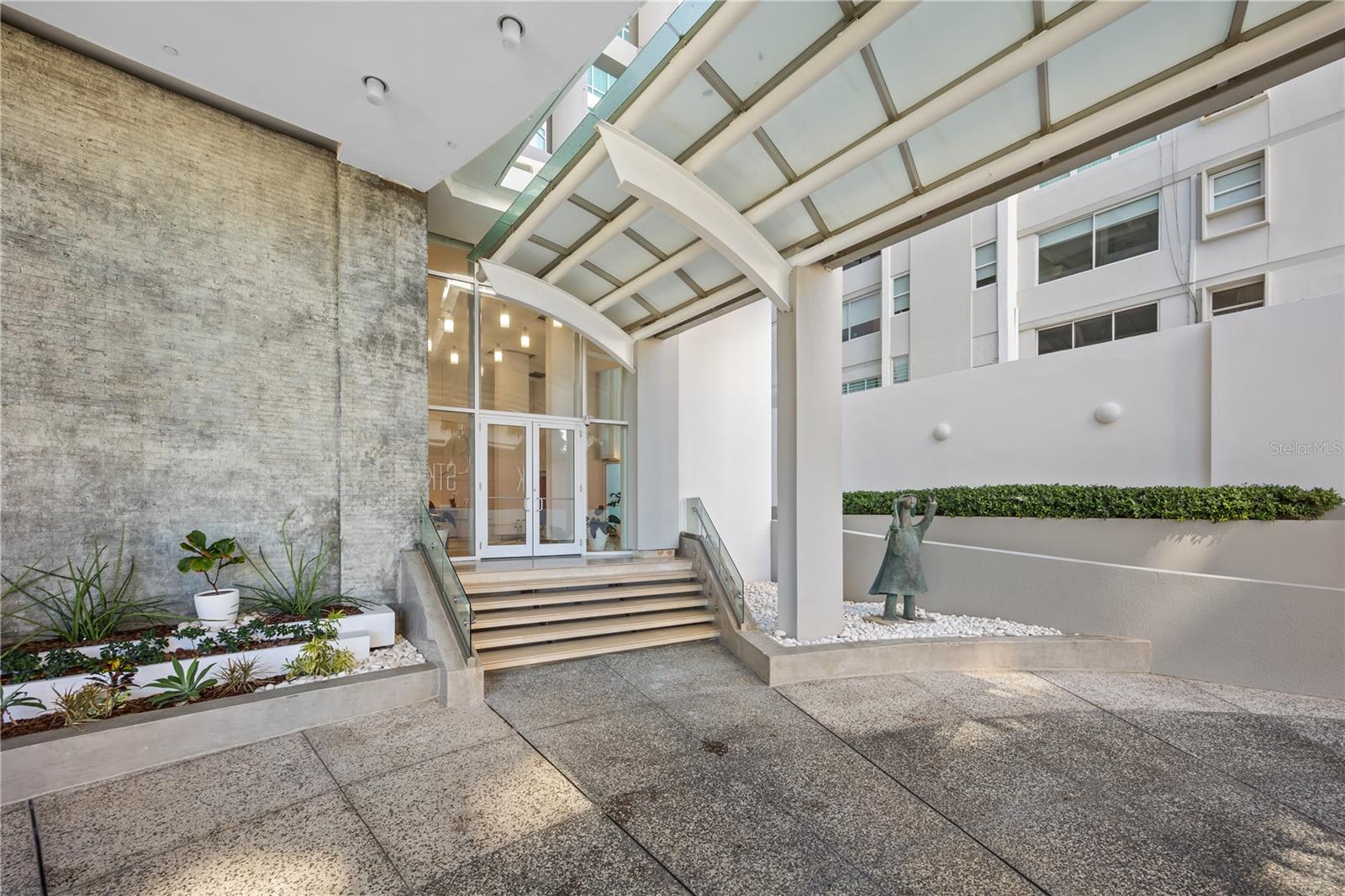 1052 ASHFORD AVE #9B