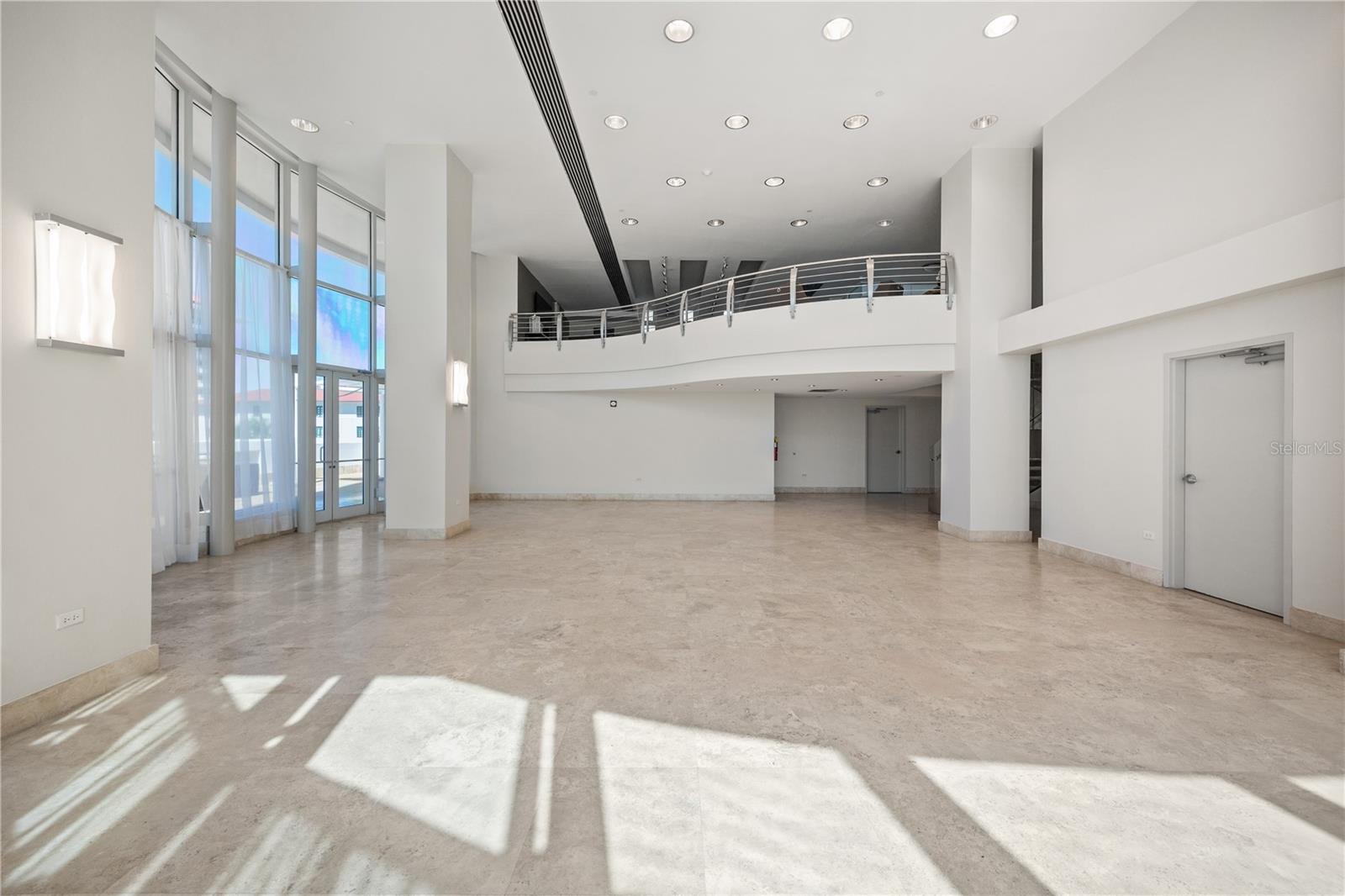 1052 ASHFORD AVE #9B