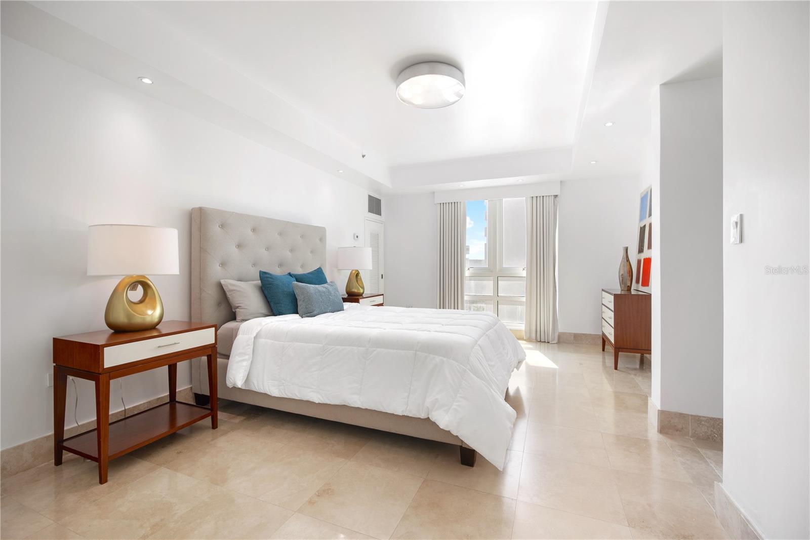 1052 ASHFORD AVE #9B