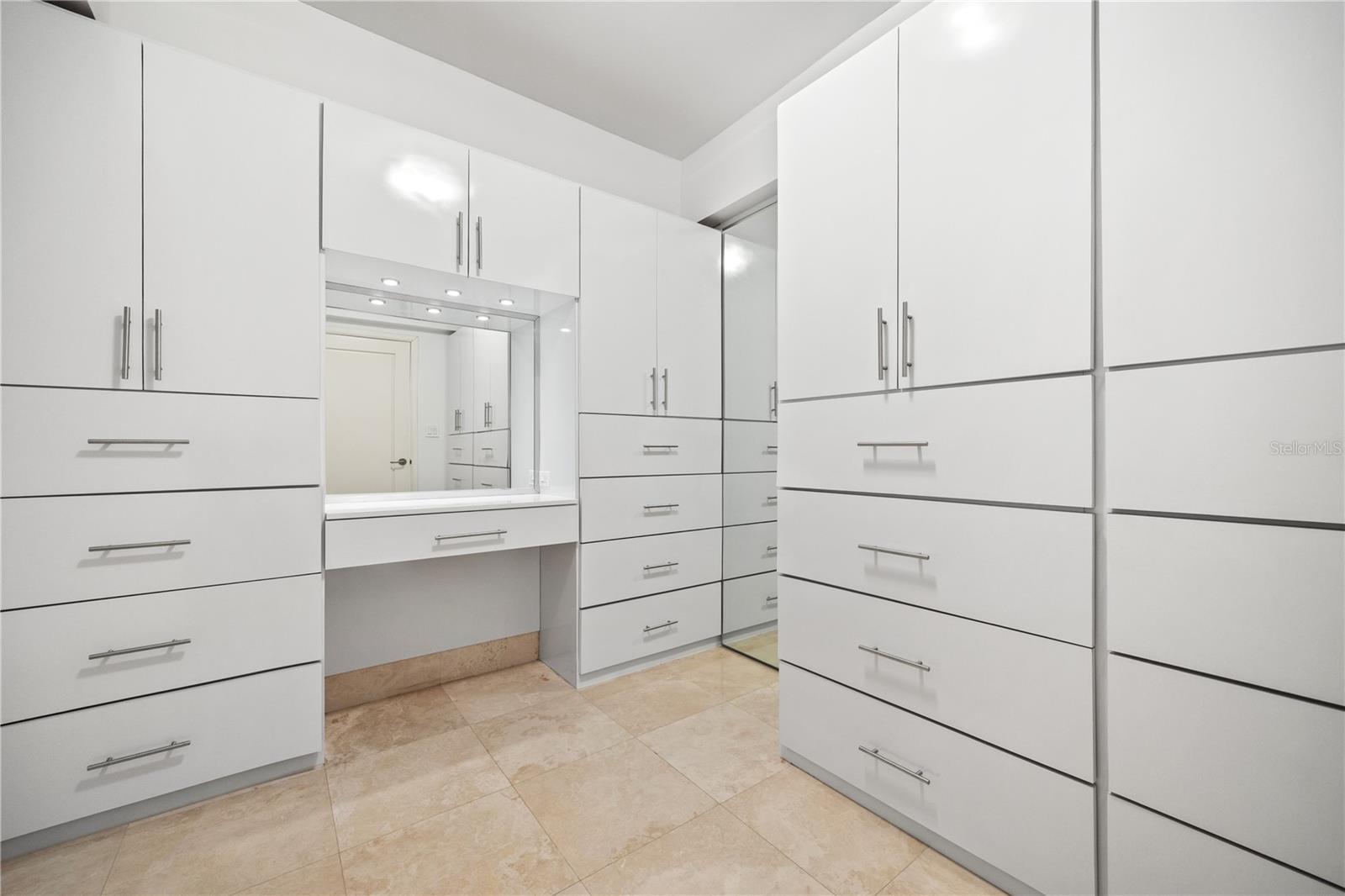 1052 ASHFORD AVE #9B