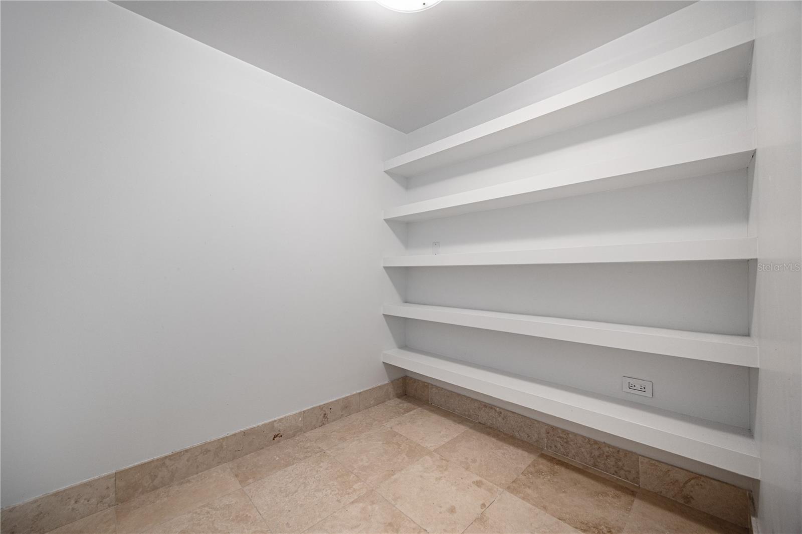 1052 ASHFORD AVE #9B